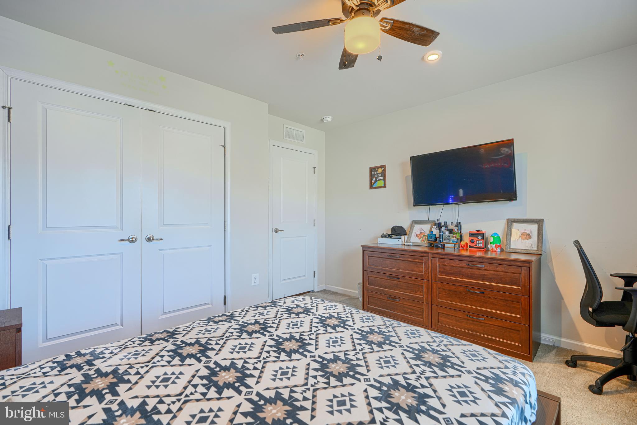 SCENIC MANOR - Residential