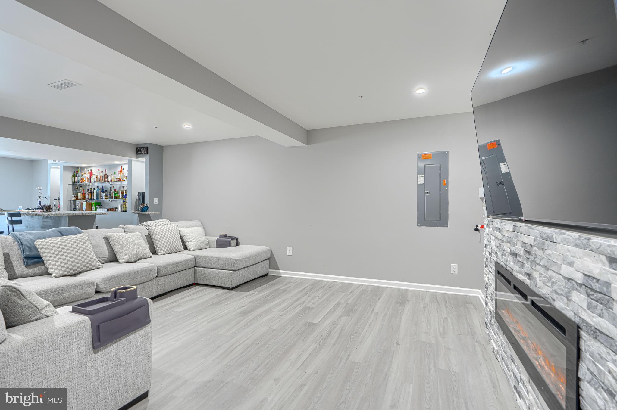 SCENIC MANOR - Residential