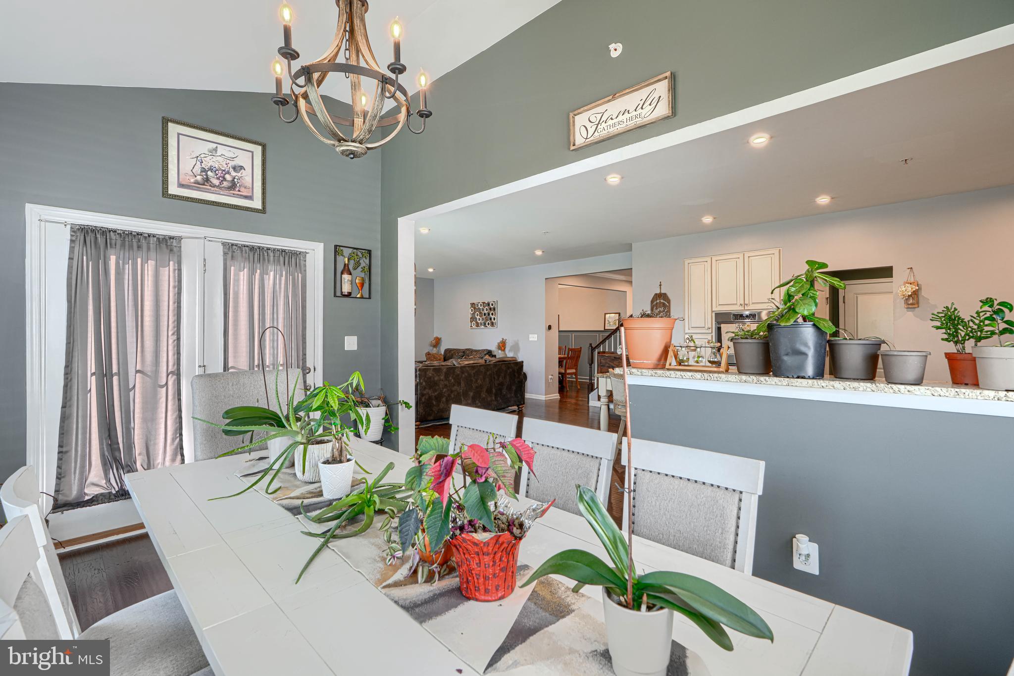 SCENIC MANOR - Residential