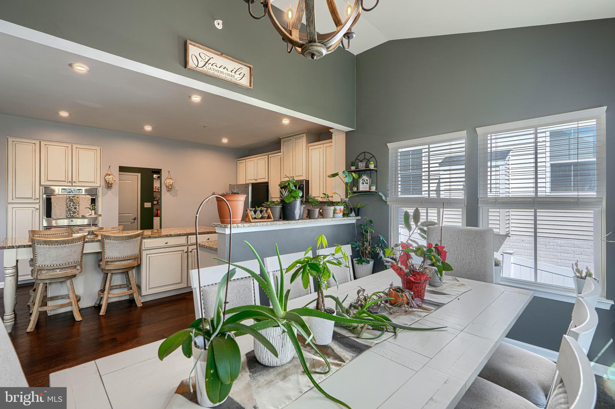 SCENIC MANOR - Residential