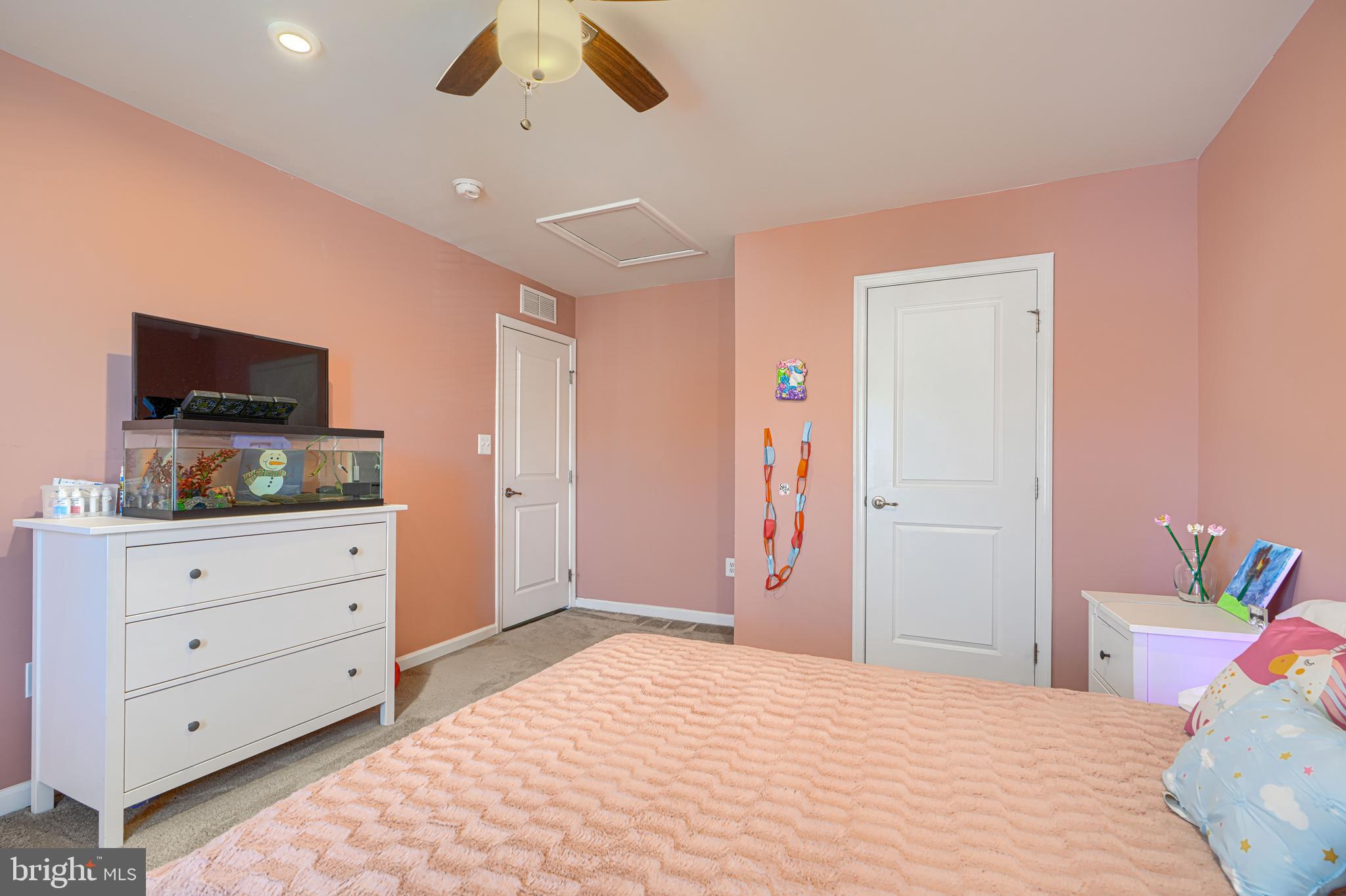 SCENIC MANOR - Residential