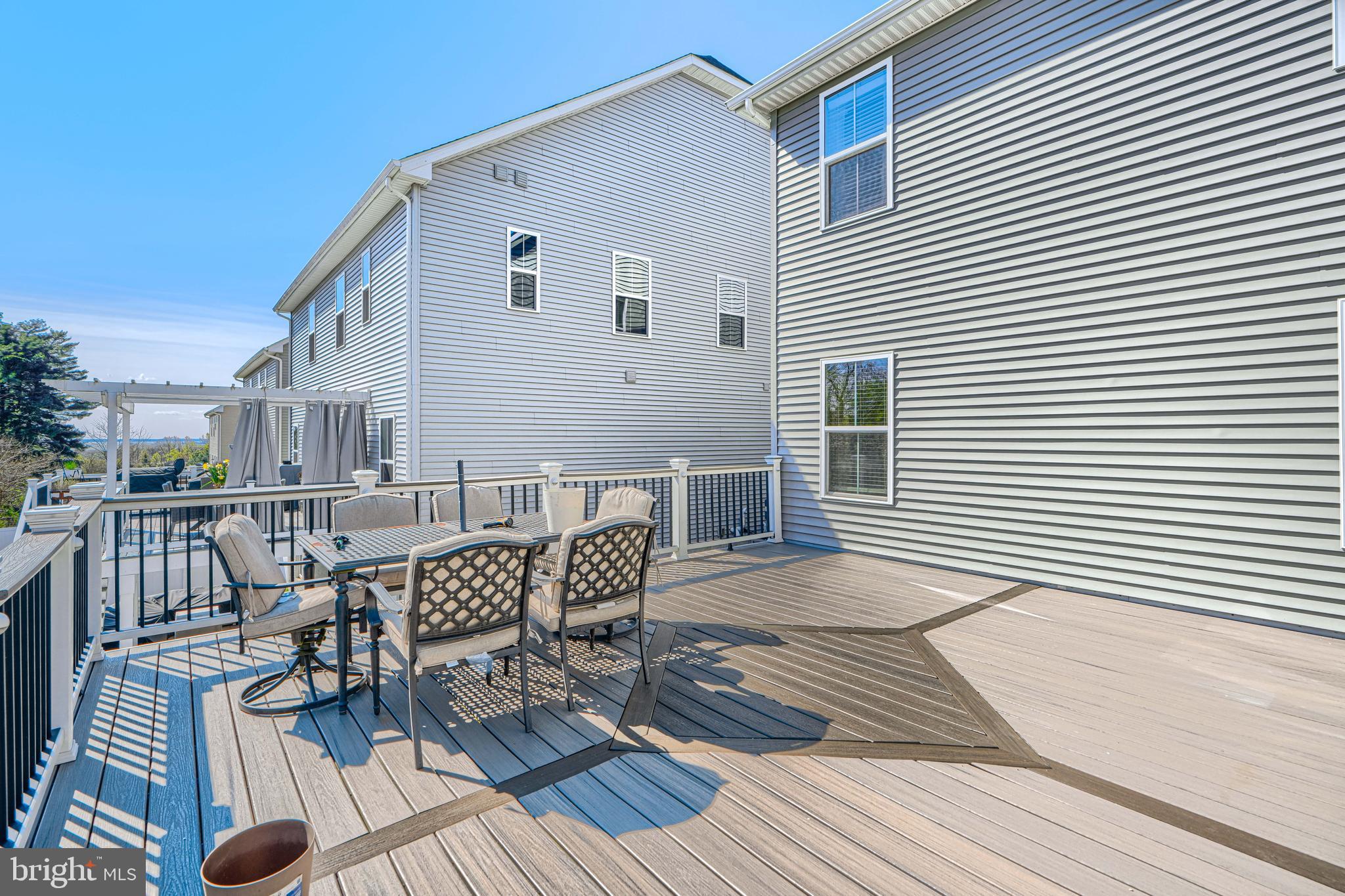 SCENIC MANOR - Residential