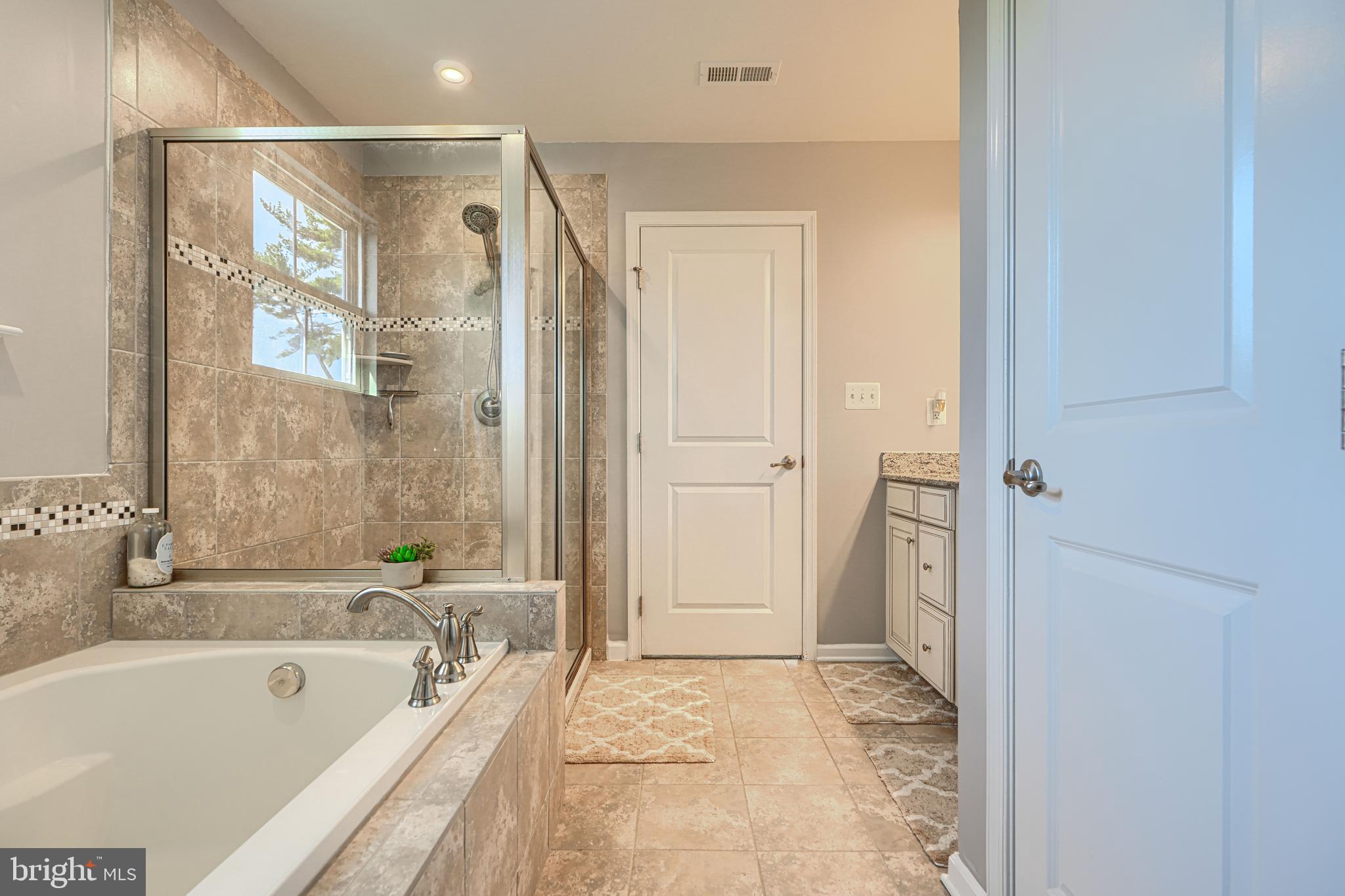 SCENIC MANOR - Residential