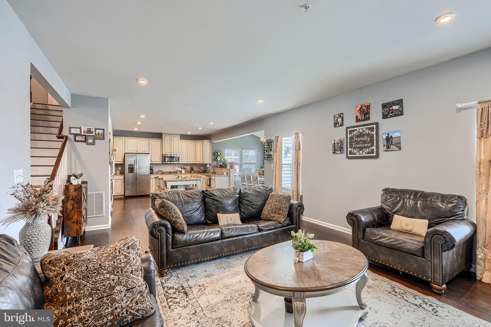 SCENIC MANOR - Residential