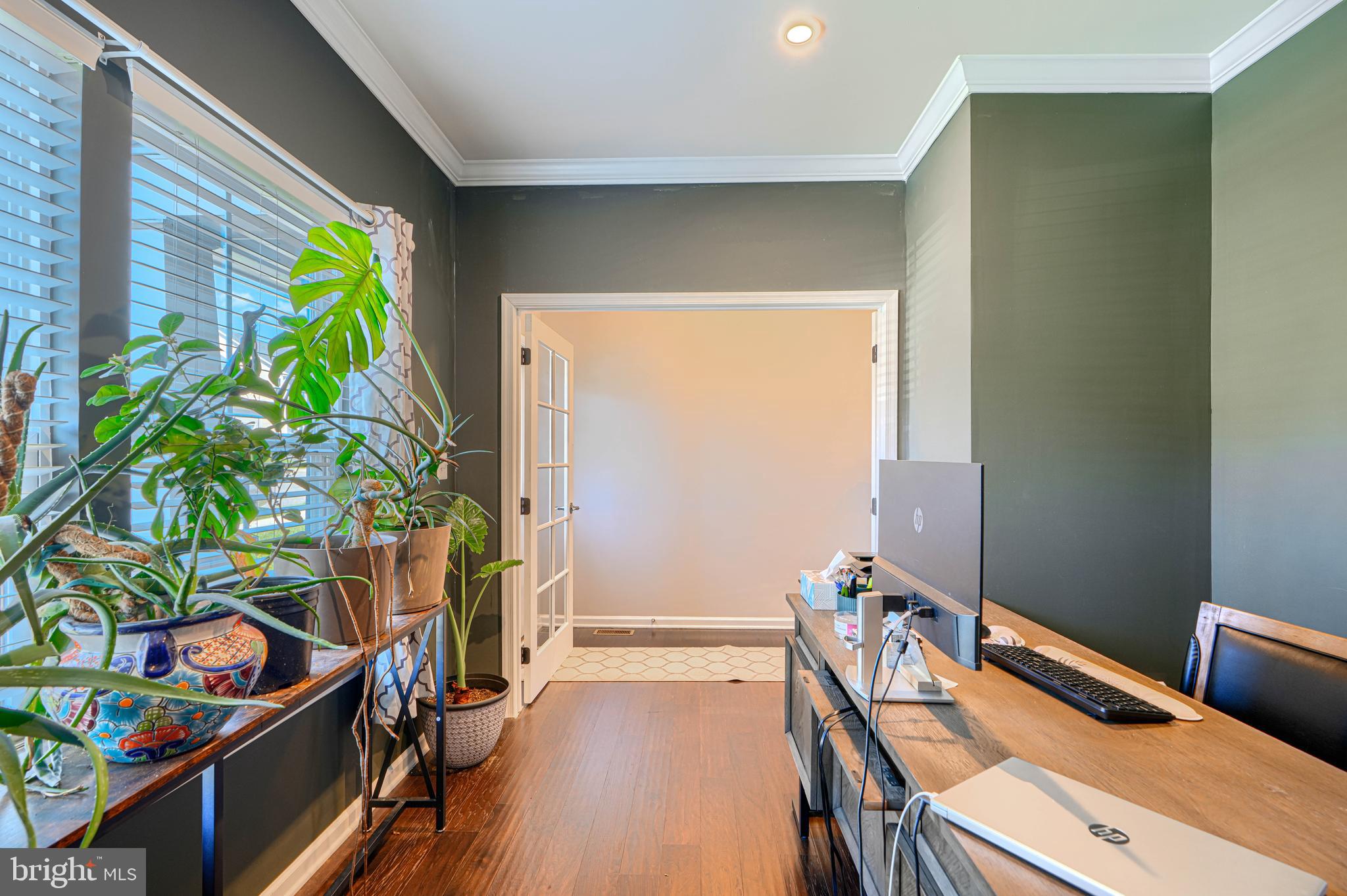 SCENIC MANOR - Residential