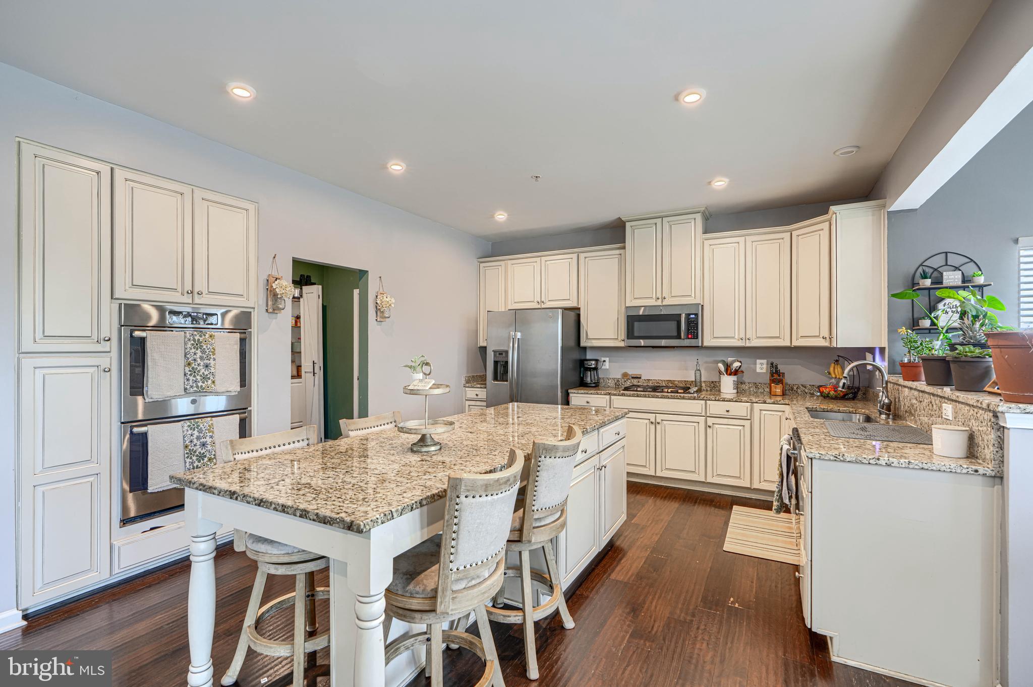 SCENIC MANOR - Residential