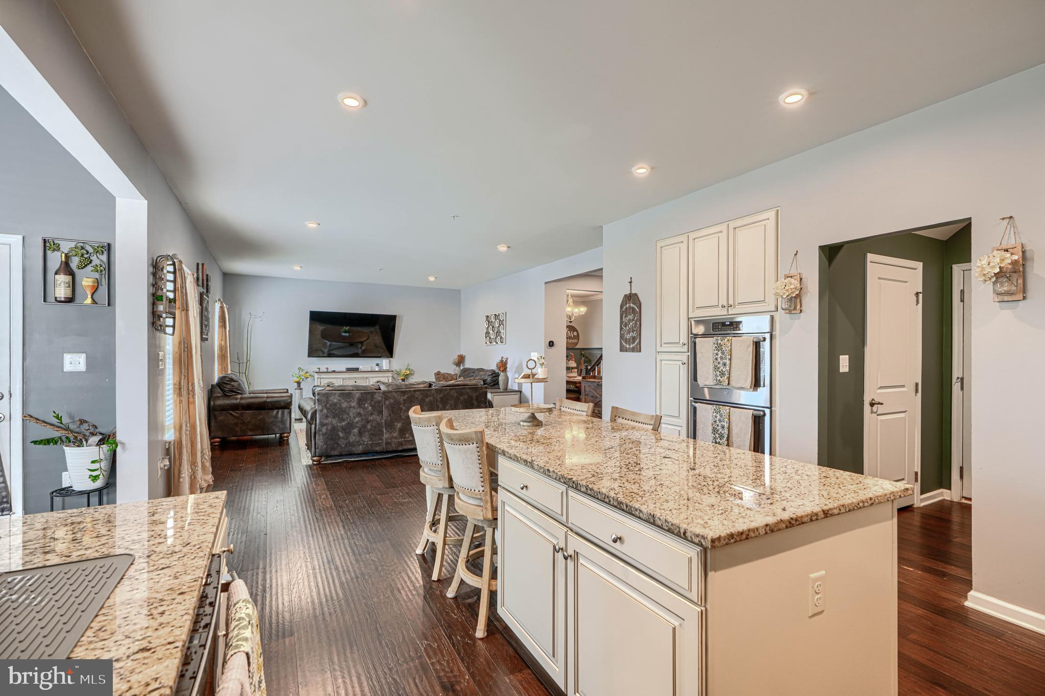 SCENIC MANOR - Residential