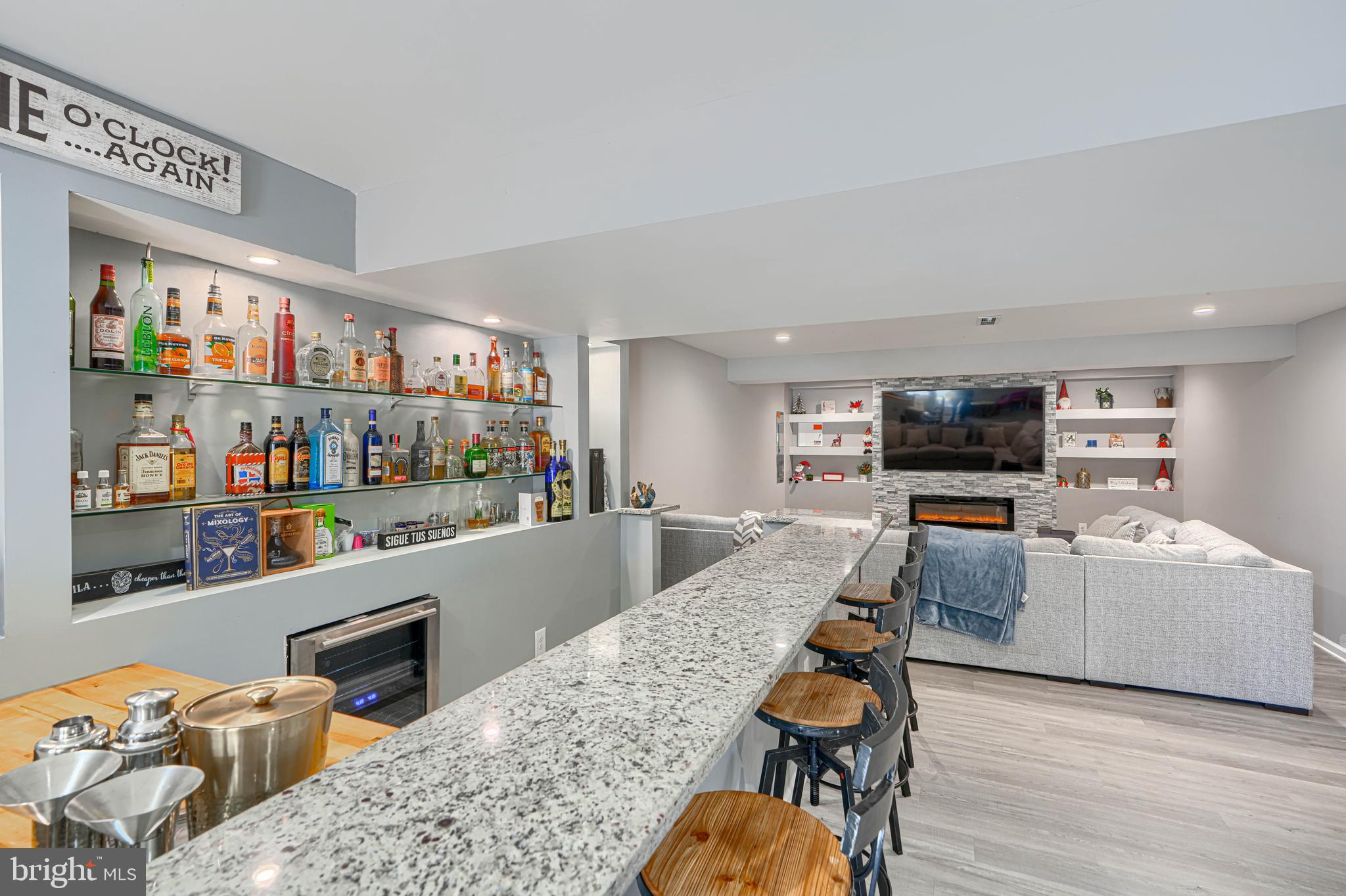 SCENIC MANOR - Residential