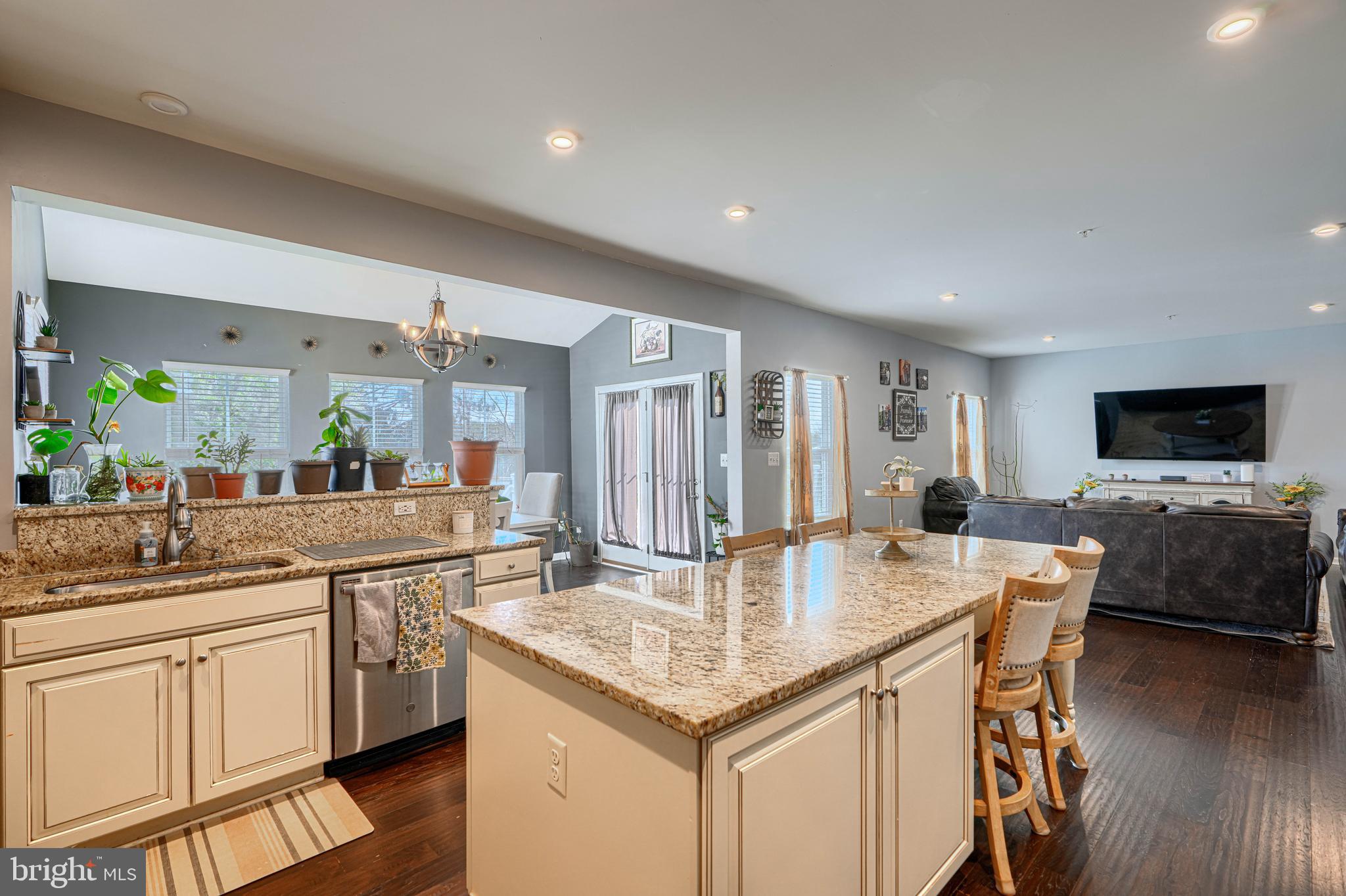 SCENIC MANOR - Residential