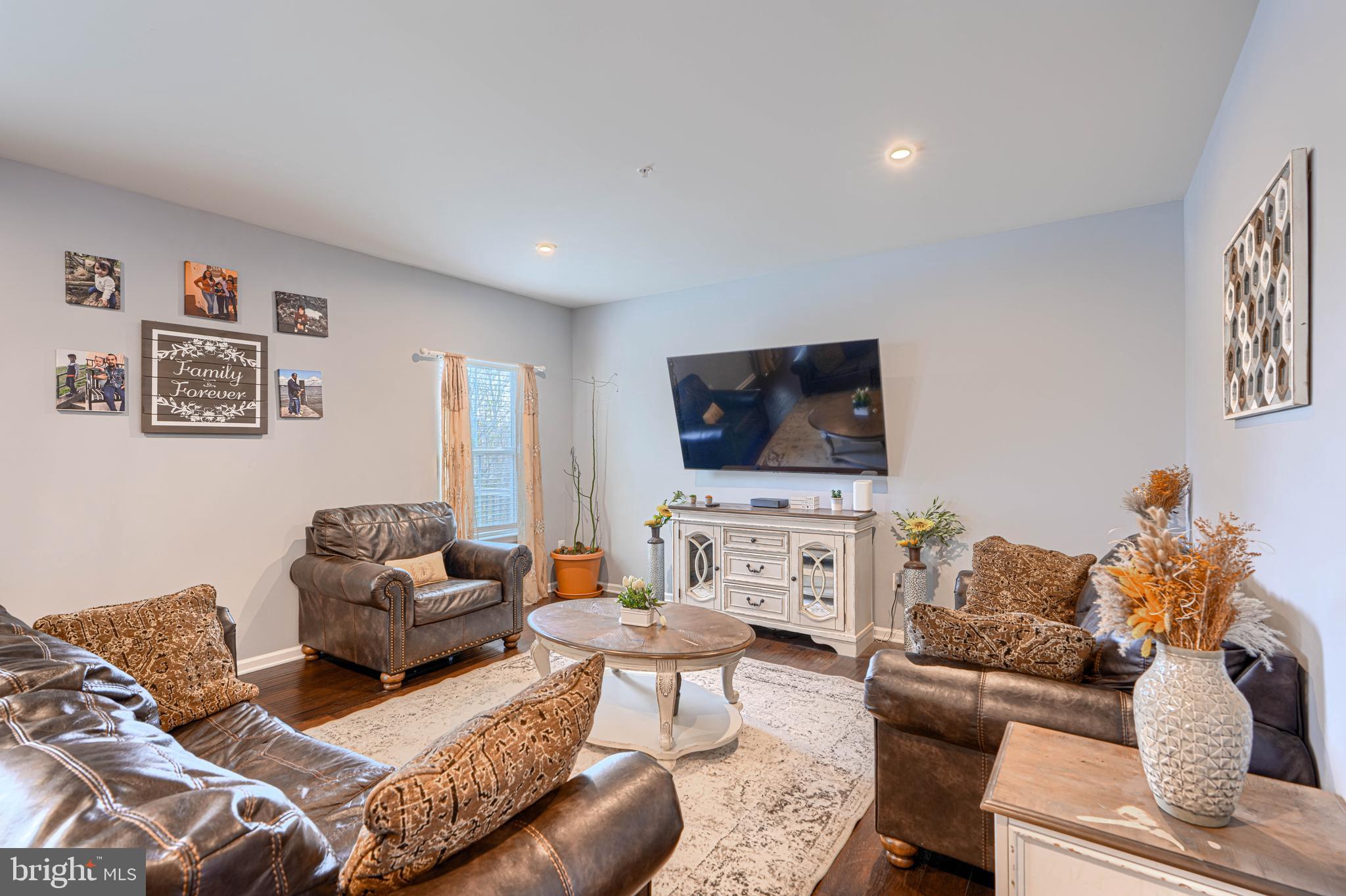 SCENIC MANOR - Residential