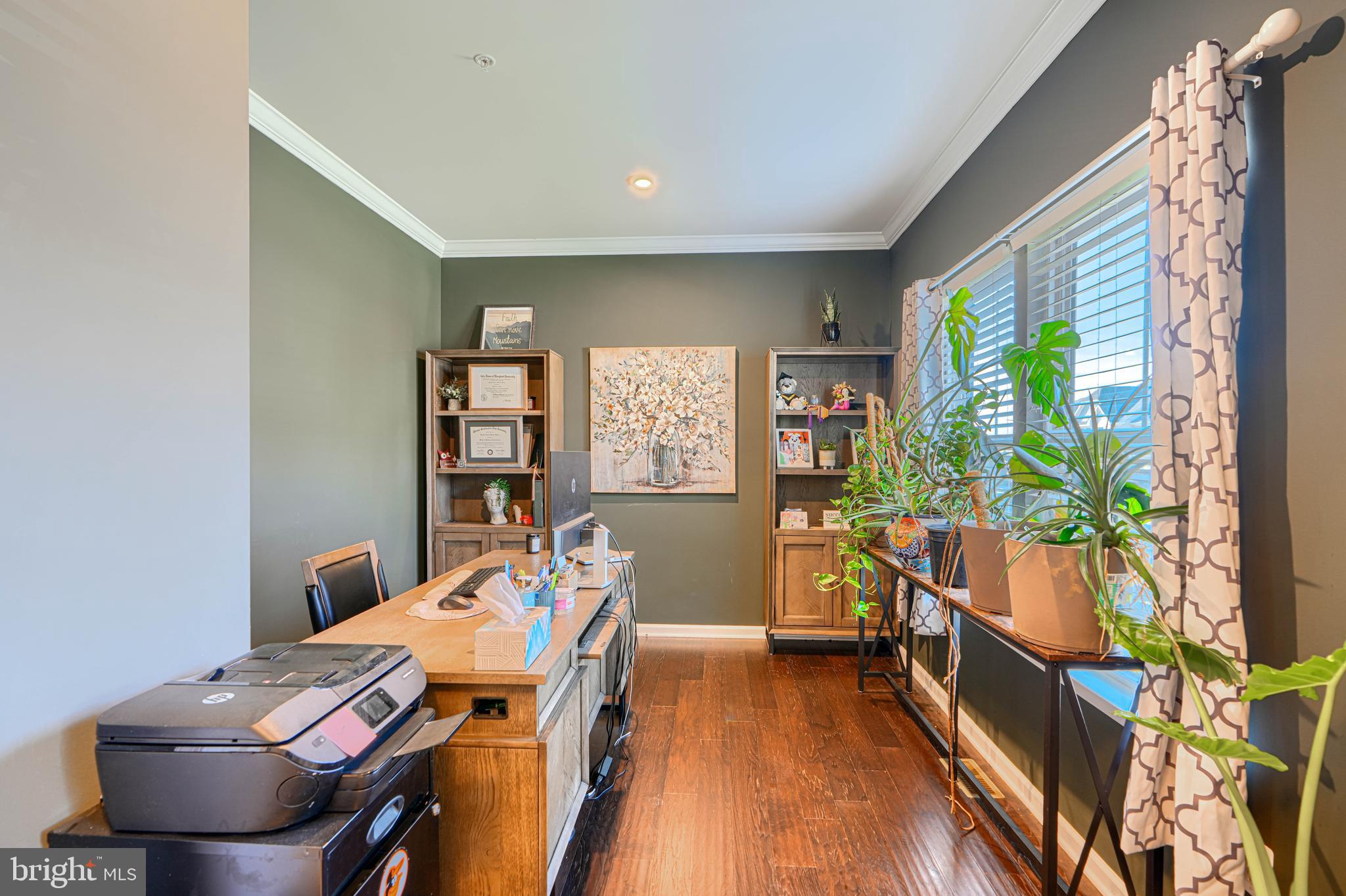 SCENIC MANOR - Residential