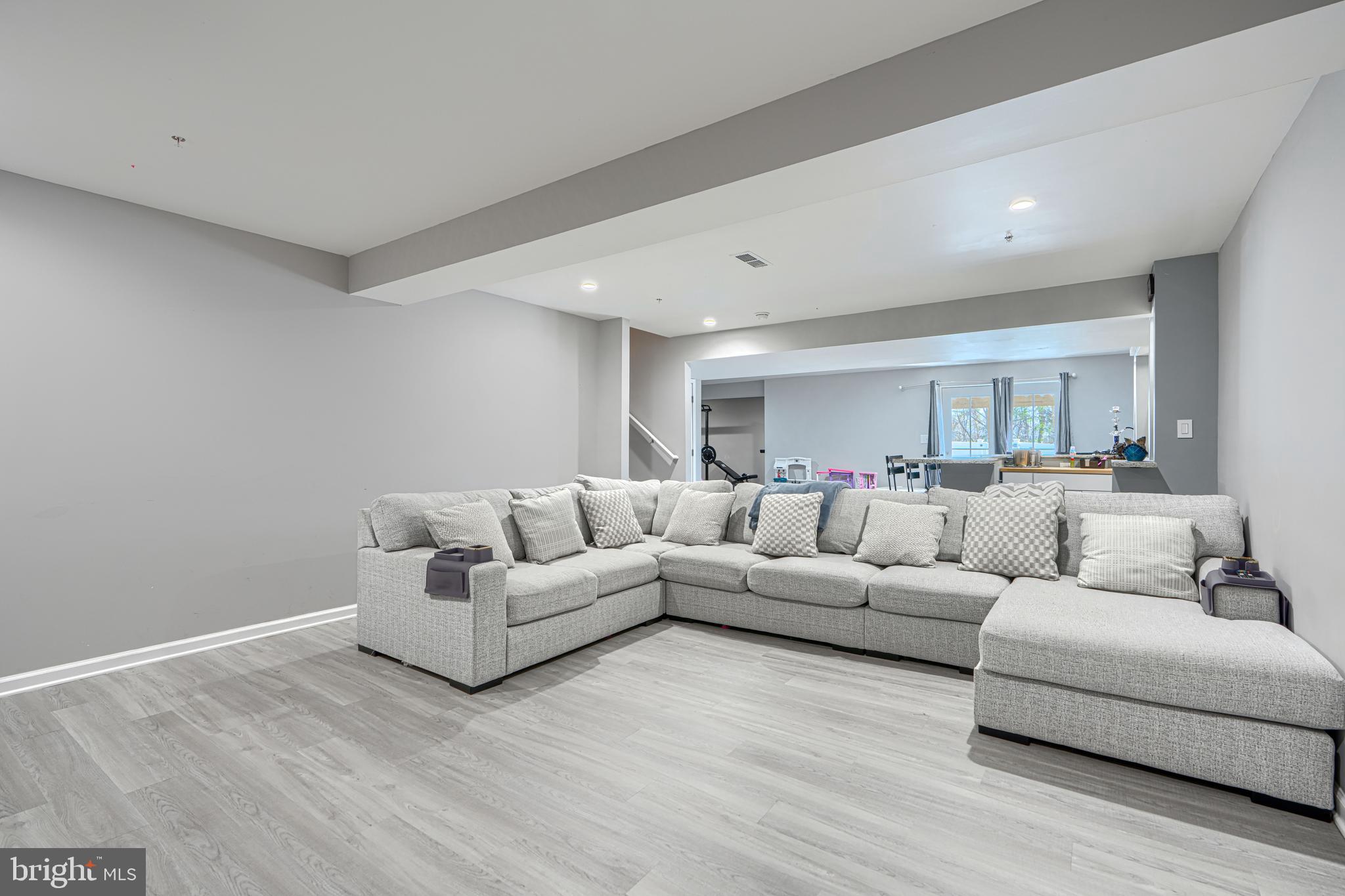 SCENIC MANOR - Residential