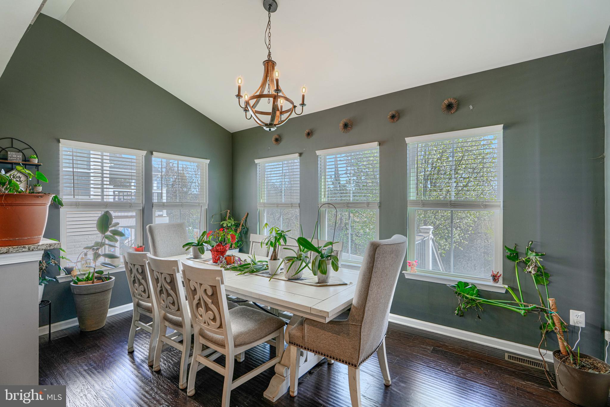 SCENIC MANOR - Residential