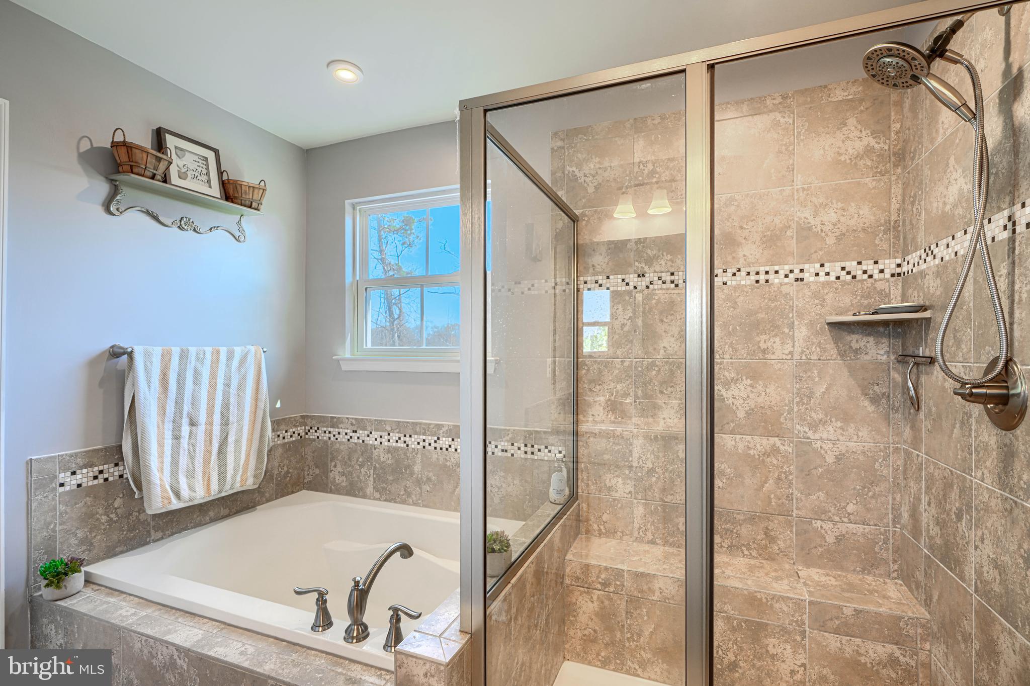 SCENIC MANOR - Residential