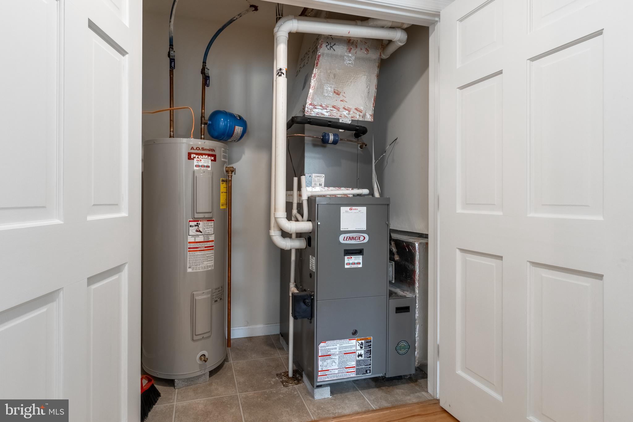 VILLAGE AT PENN STATE - HOMECOMING RIDGE I - Residential