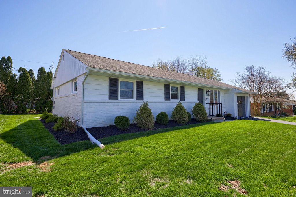 Photo of 117 Whitney Road, LANCASTER, PA 17603 (MLS # PALA2086154)