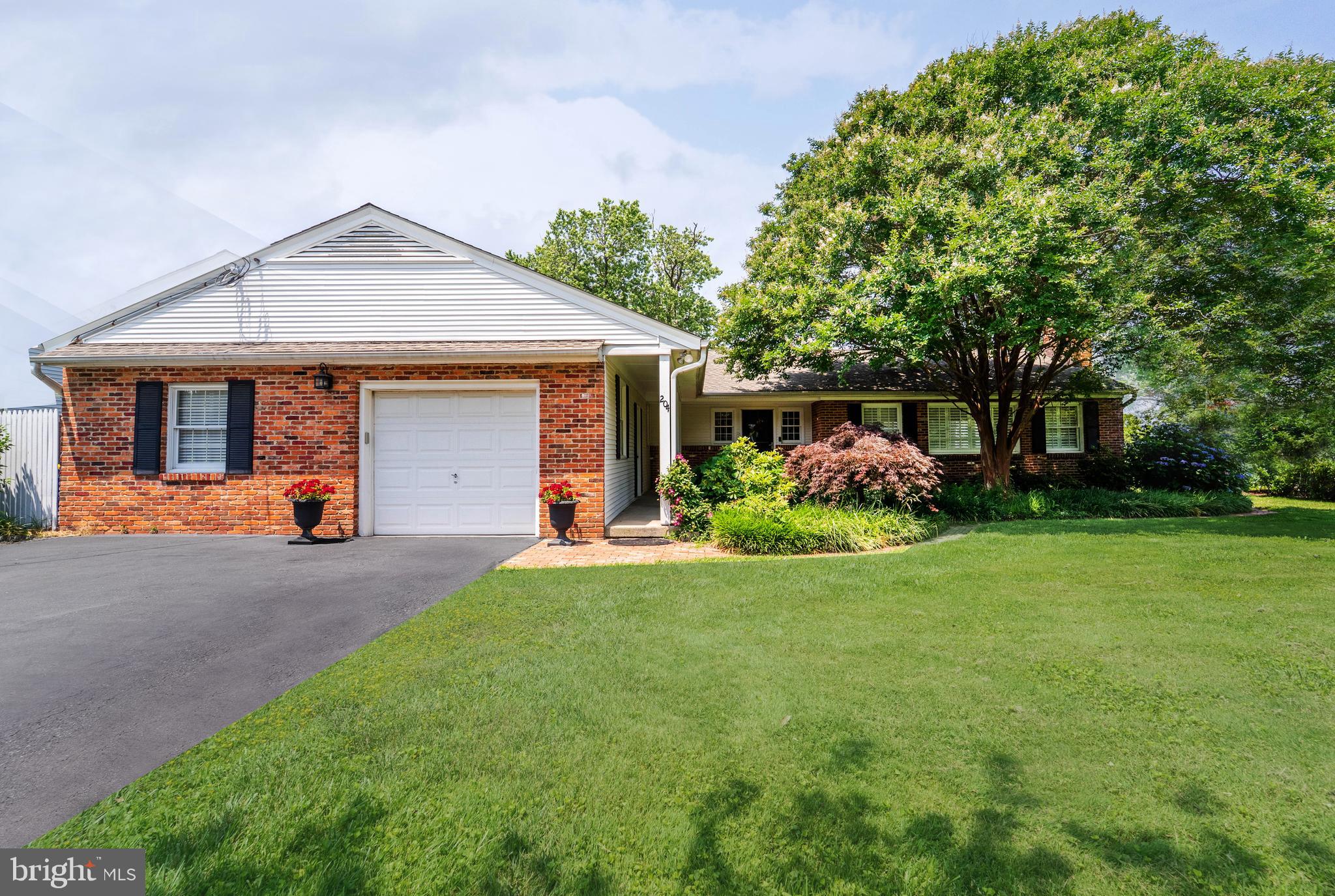 204 QUEEN ANNE CLUB DRIVE