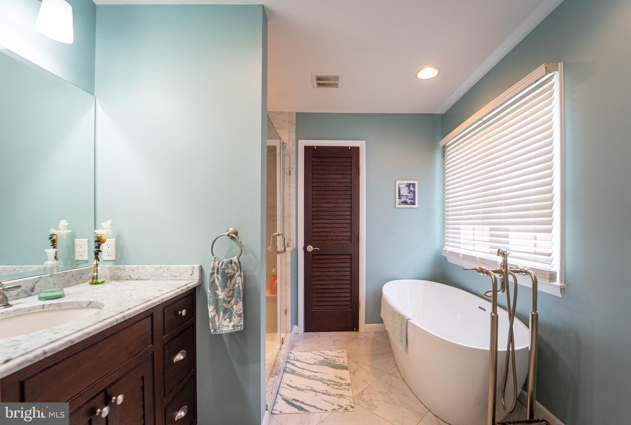 QUEEN ANNE COLONY - Residential