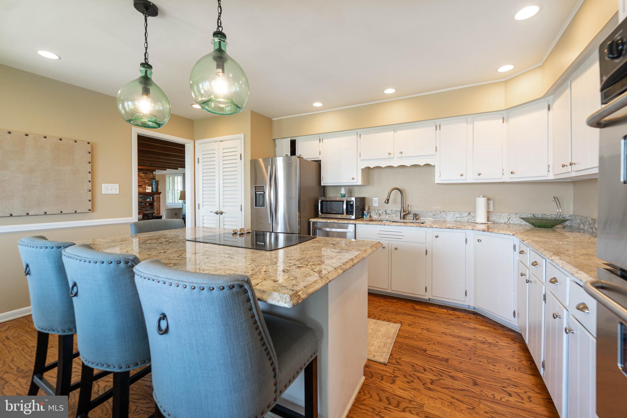 QUEEN ANNE COLONY - Residential