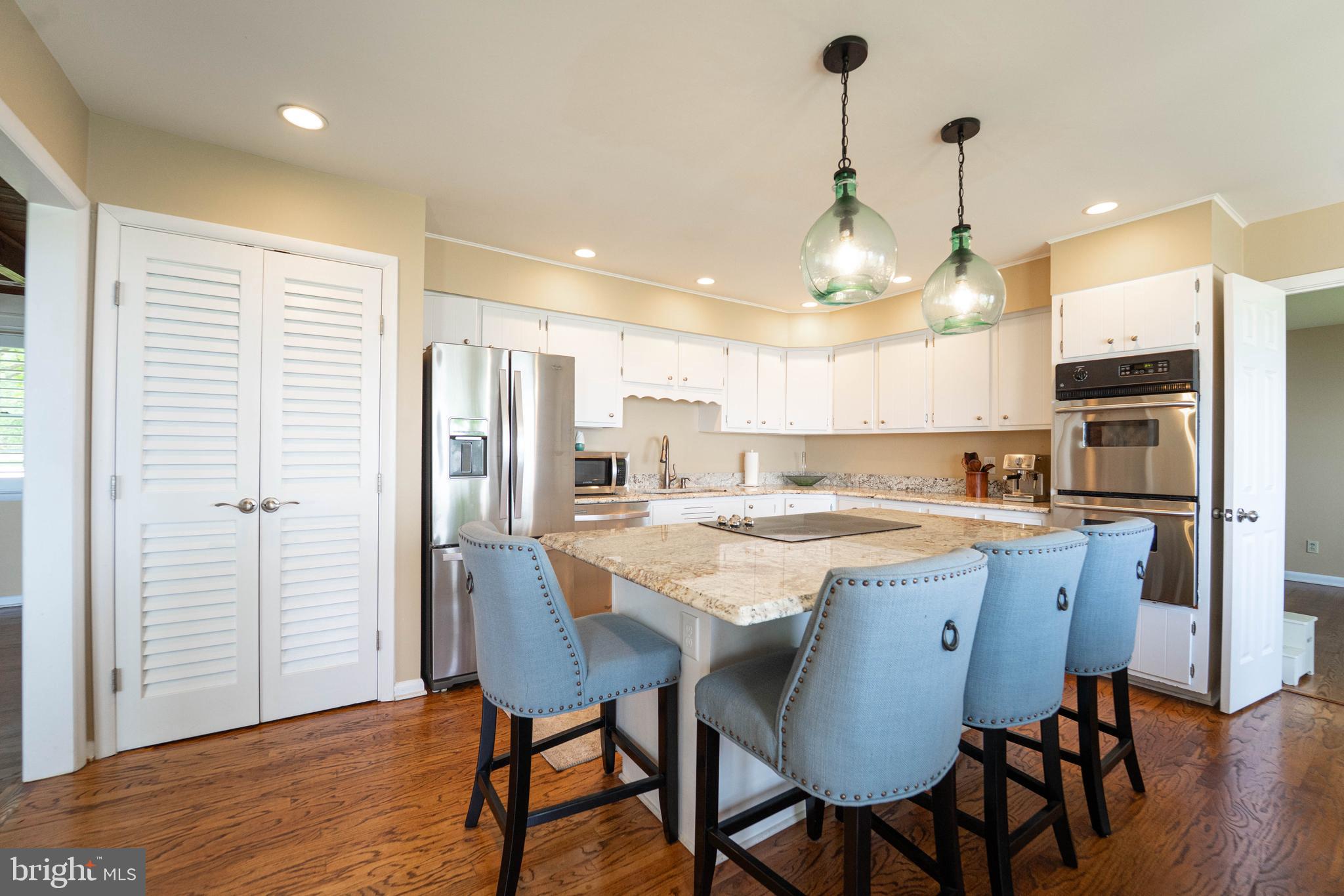 QUEEN ANNE COLONY - Residential