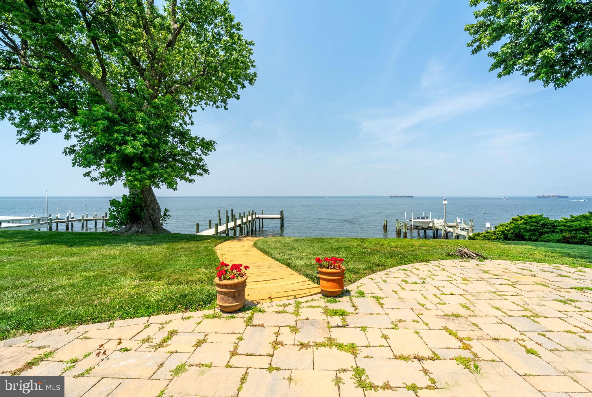 QUEEN ANNE COLONY - Residential