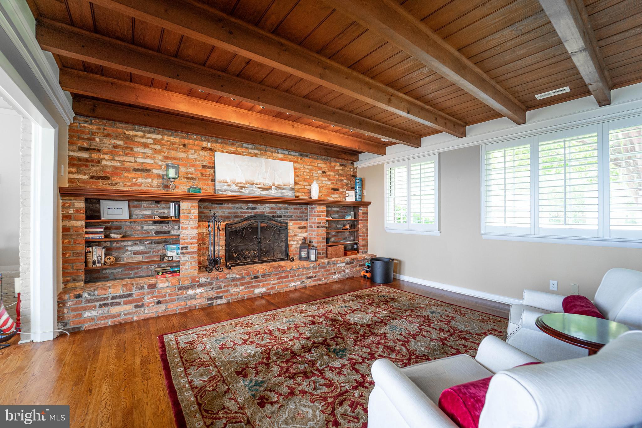 QUEEN ANNE COLONY - Residential