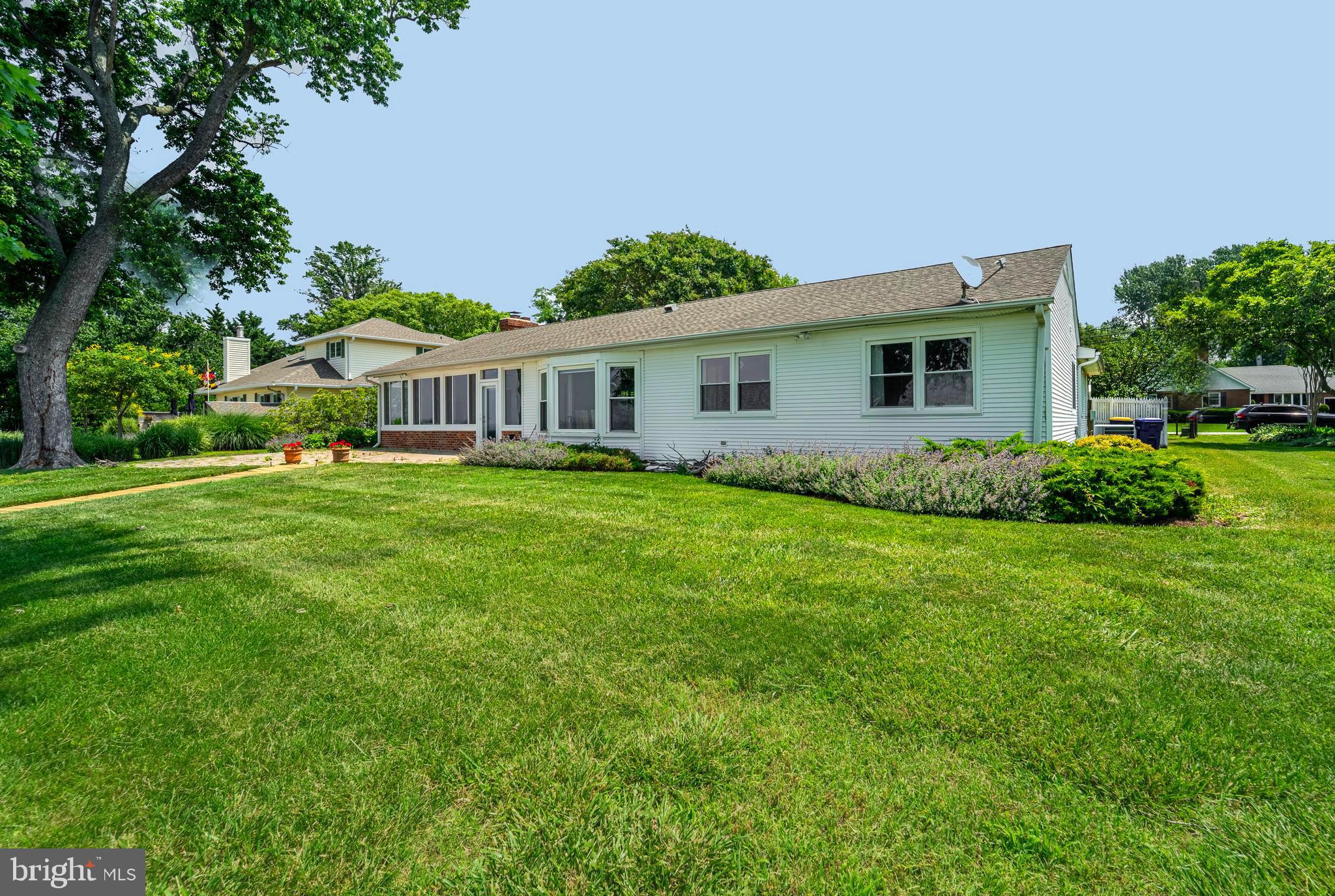 QUEEN ANNE COLONY - Residential