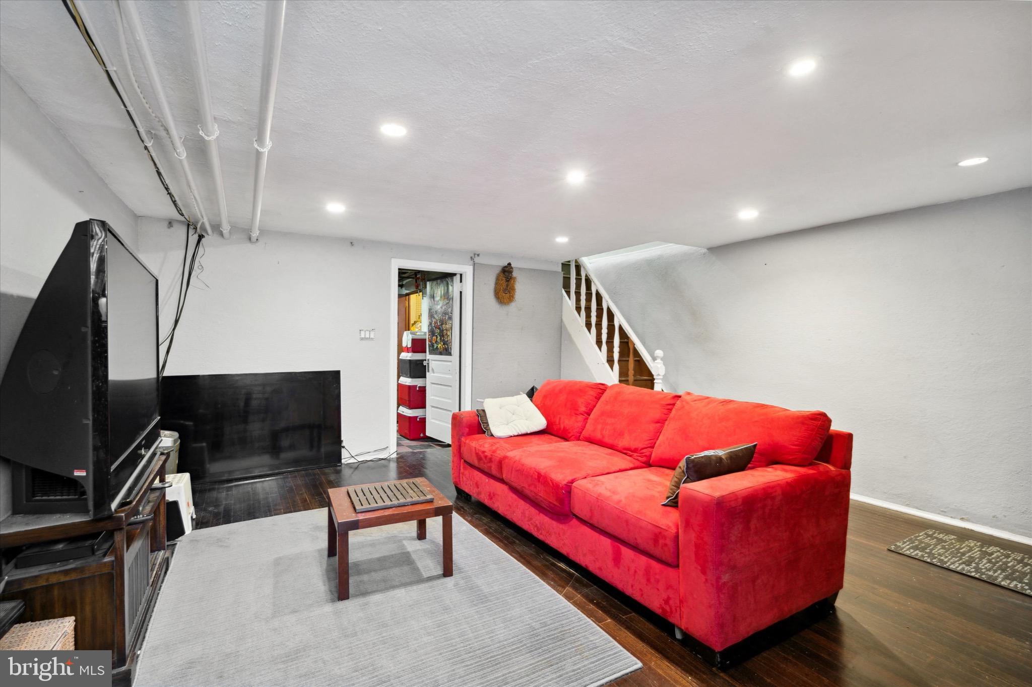 WEST OAK LANE - Residential