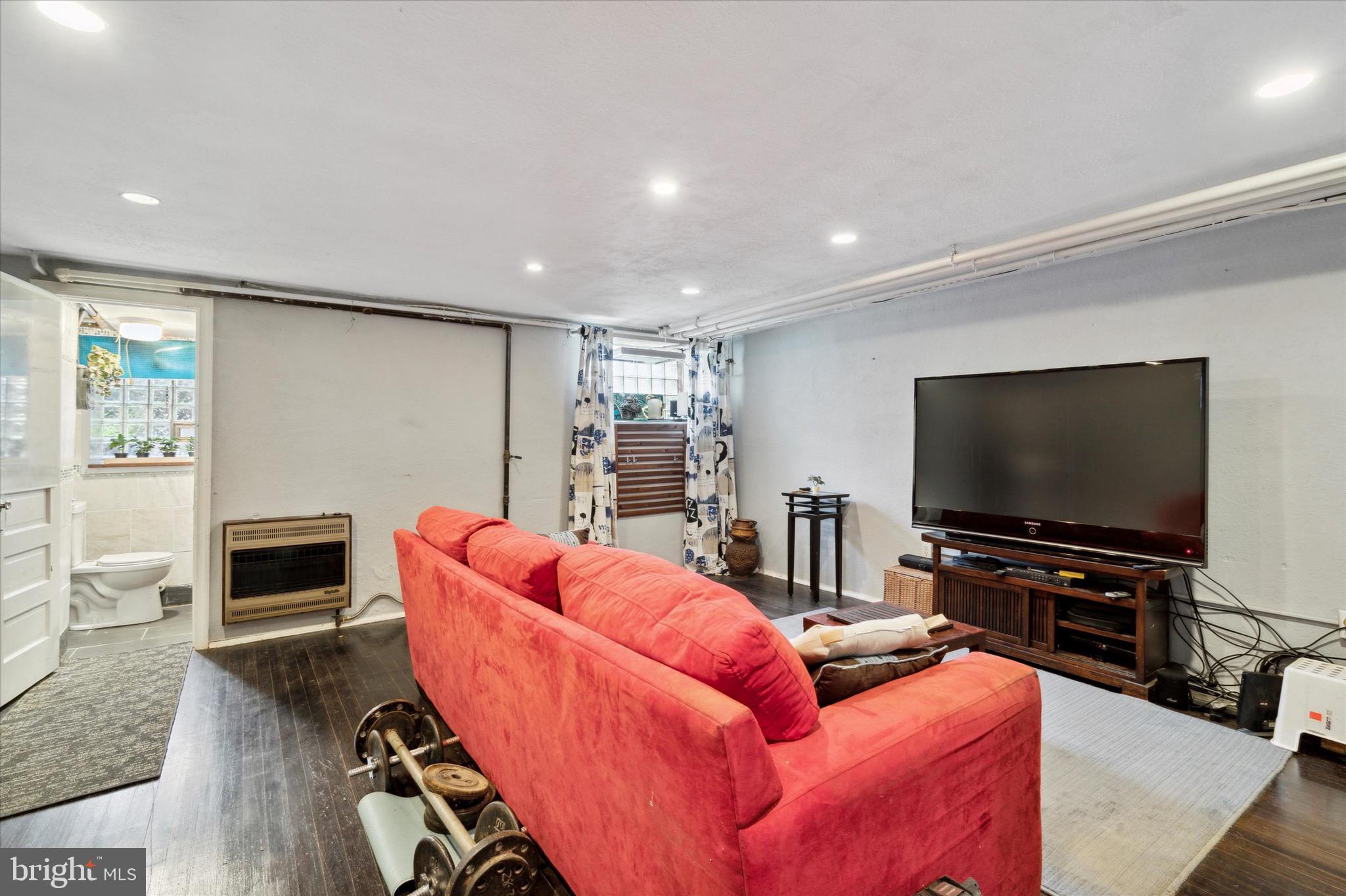 WEST OAK LANE - Residential