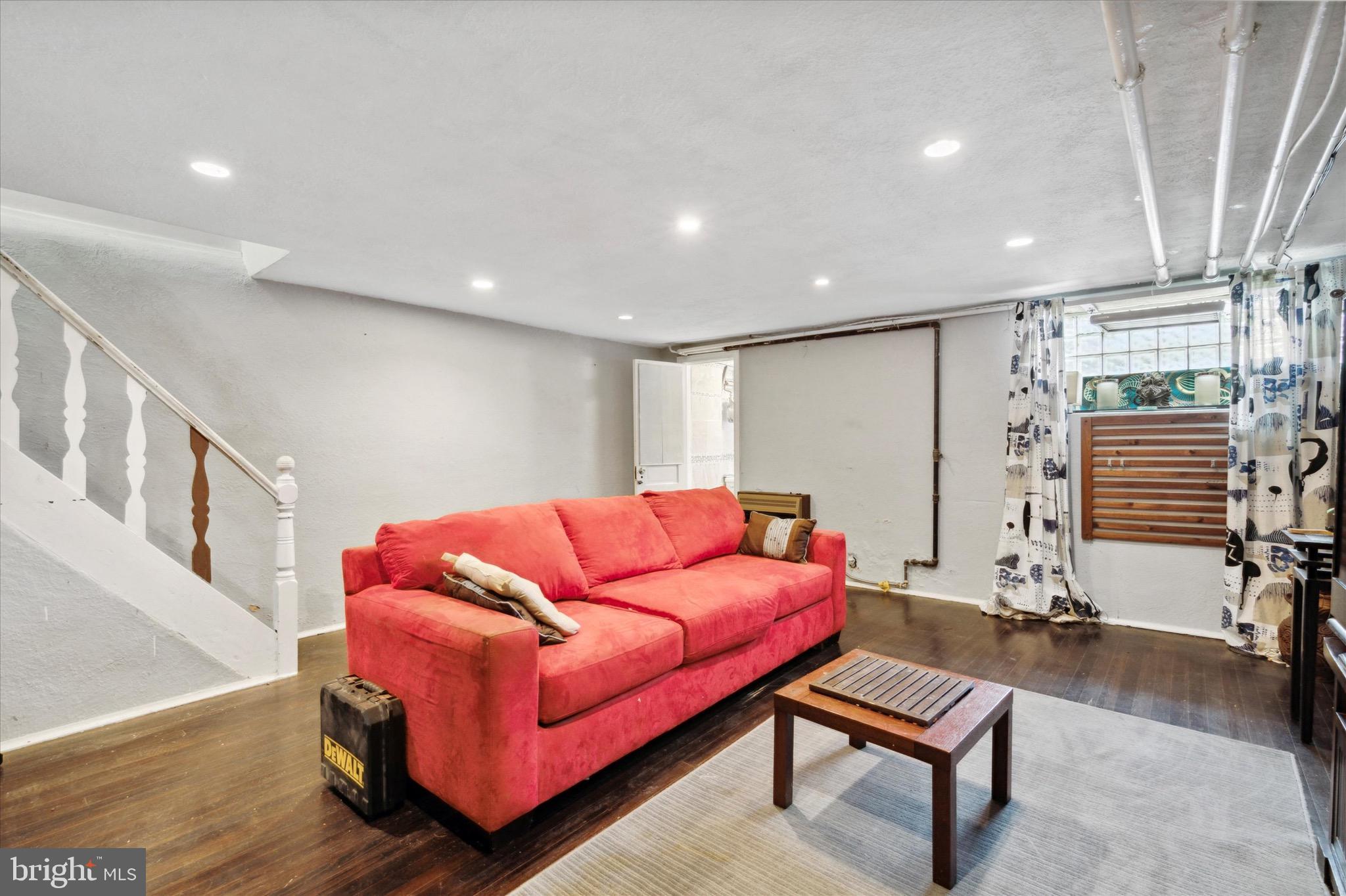 WEST OAK LANE - Residential