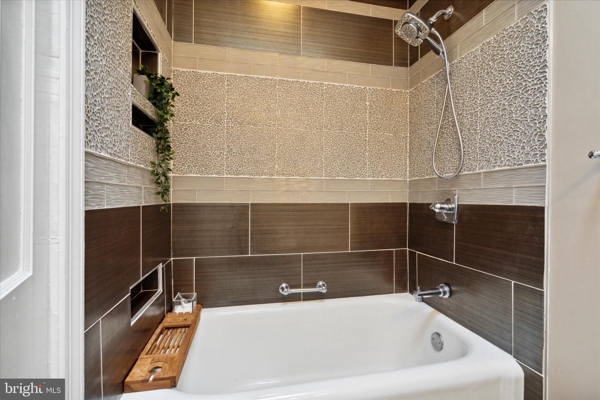 WEST OAK LANE - Residential