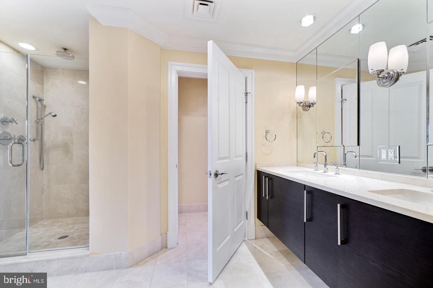 THE RITZ-CARLTON RESIDENCES - Residential