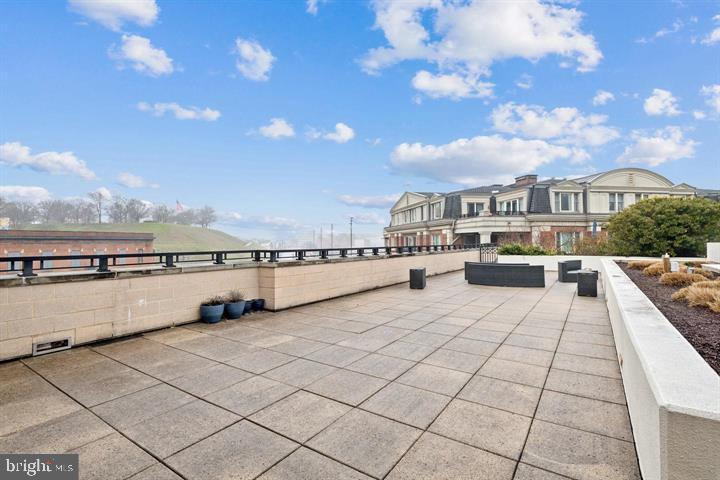 THE RITZ-CARLTON RESIDENCES - Residential