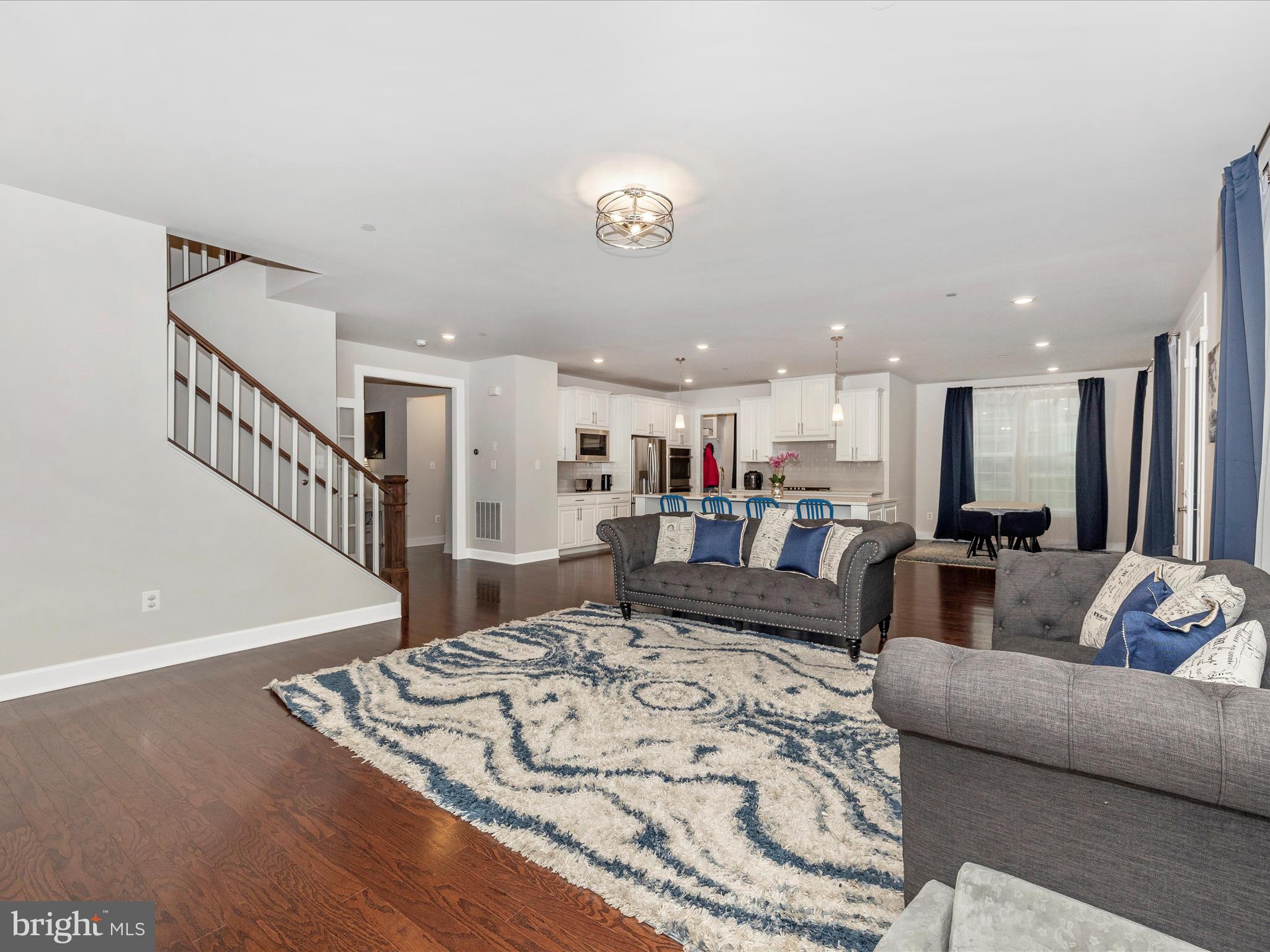 OAKDALE VILLAGE - Residential