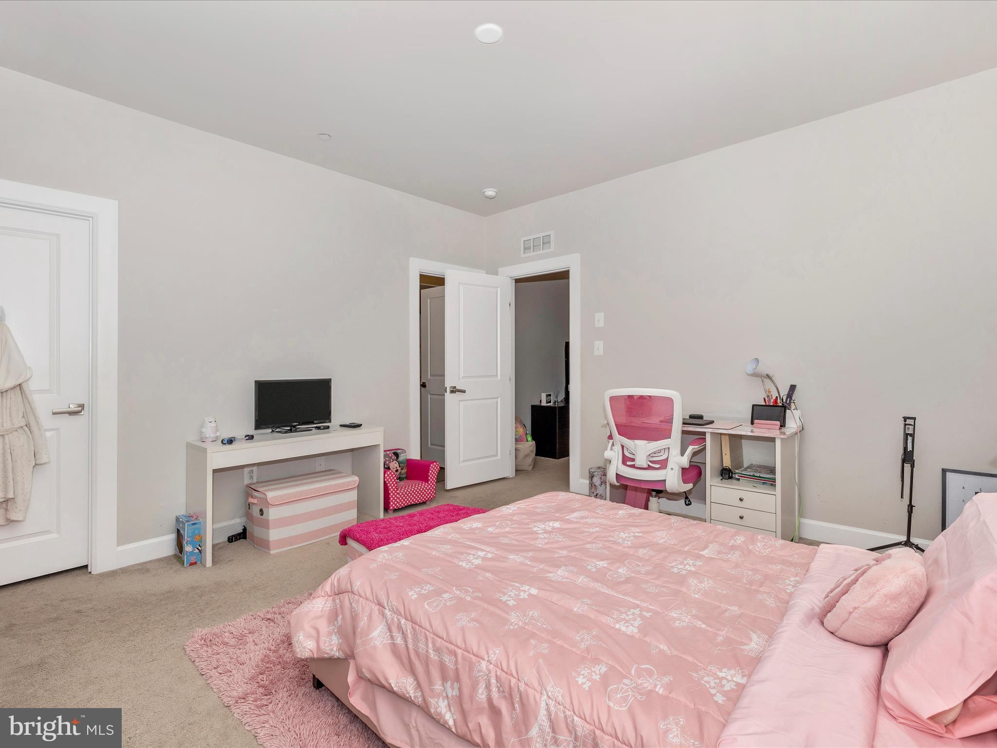 OAKDALE VILLAGE - Residential