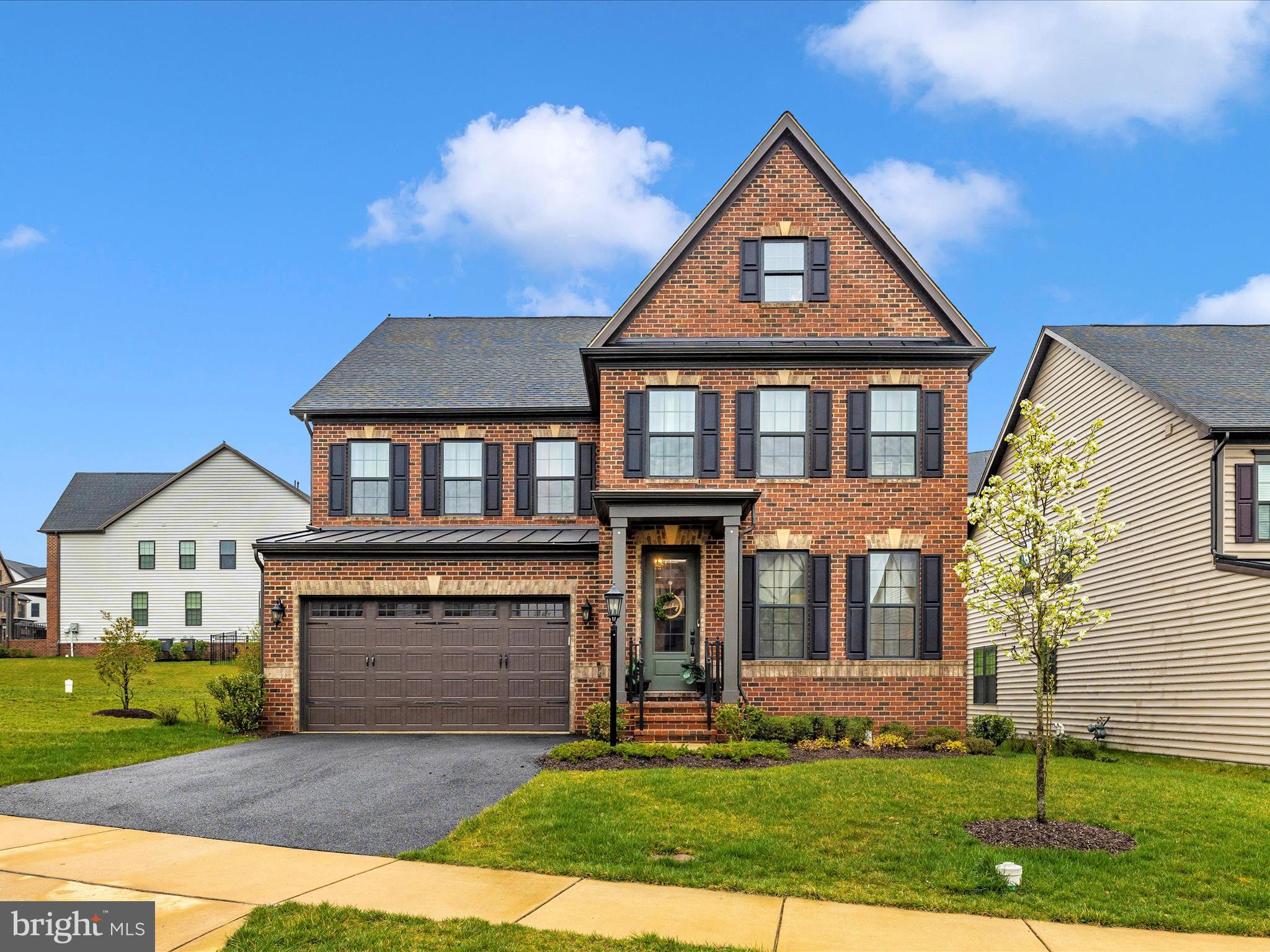 OAKDALE VILLAGE - Residential