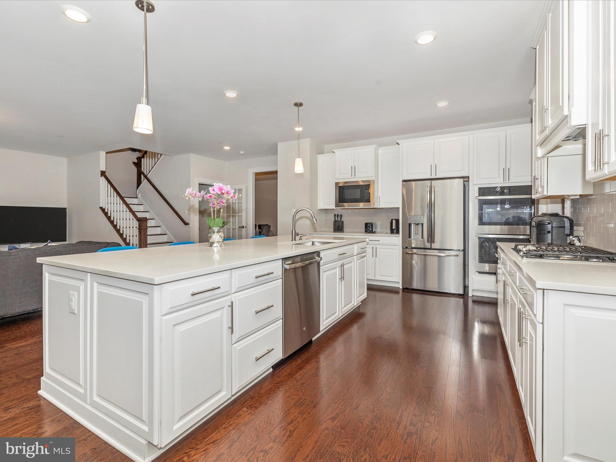 OAKDALE VILLAGE - Residential