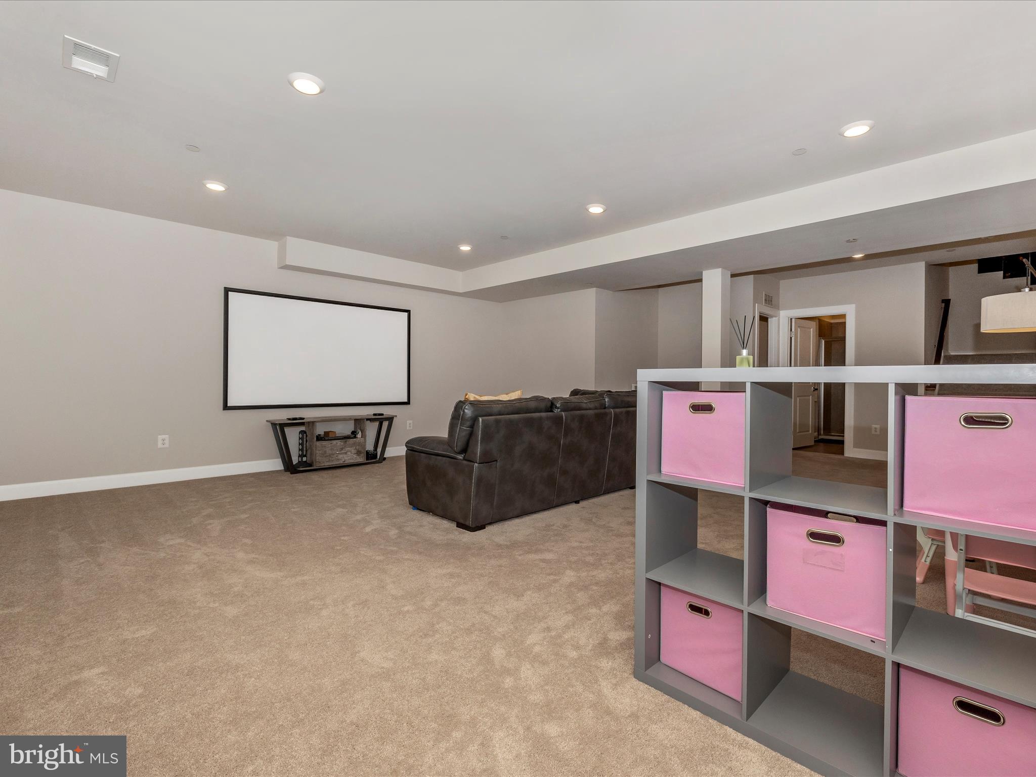 OAKDALE VILLAGE - Residential