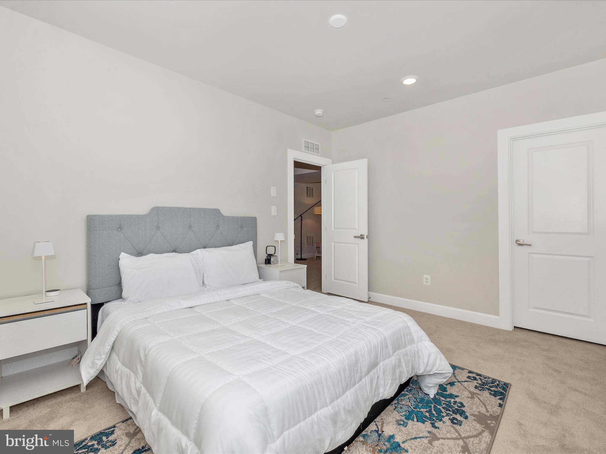 OAKDALE VILLAGE - Residential