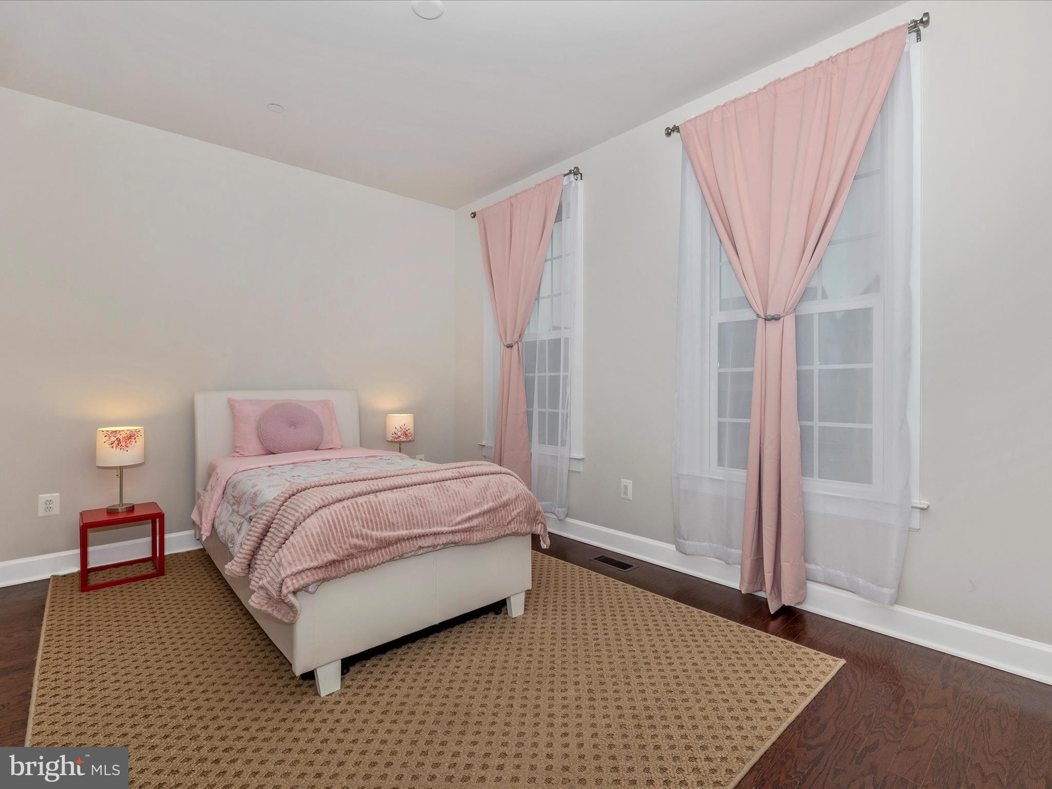 OAKDALE VILLAGE - Residential