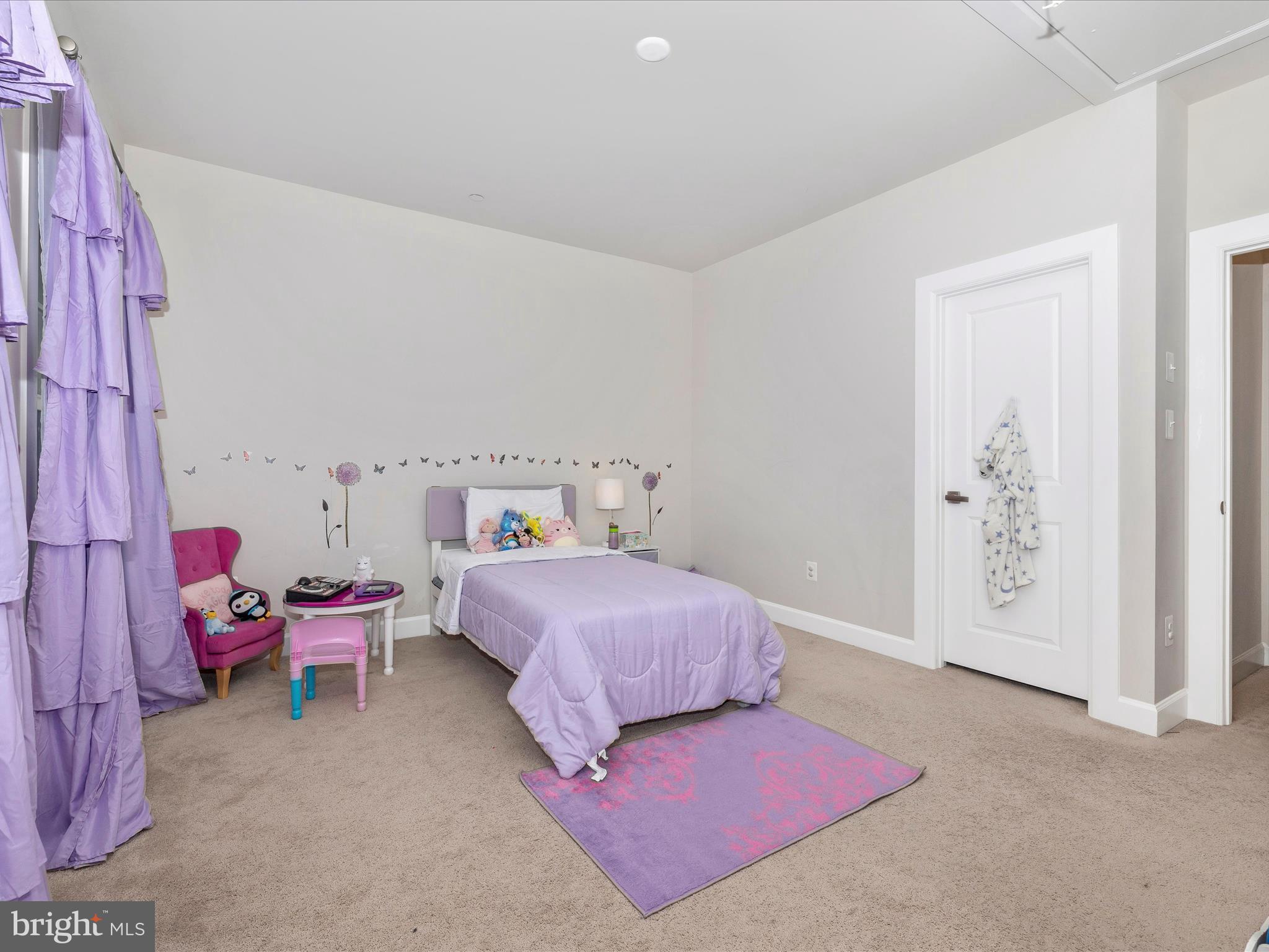 OAKDALE VILLAGE - Residential