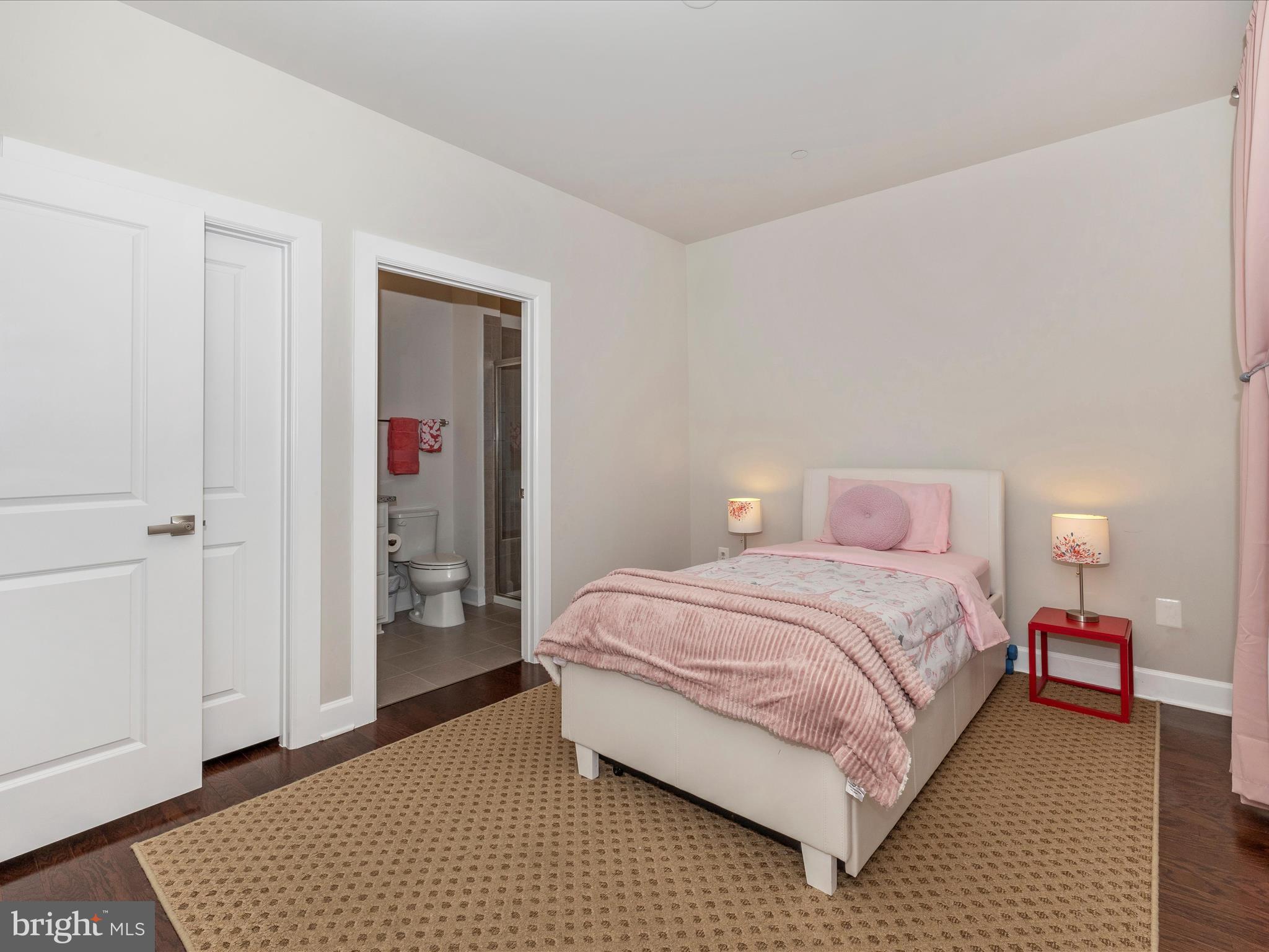 OAKDALE VILLAGE - Residential