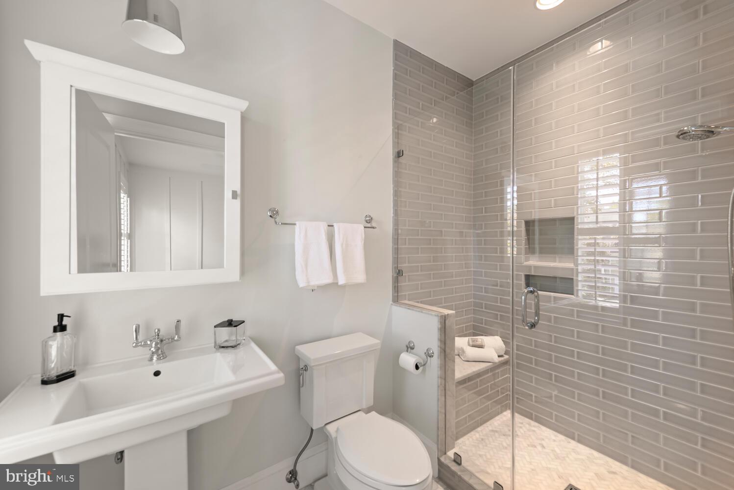 LYON VILLAGE - Residential