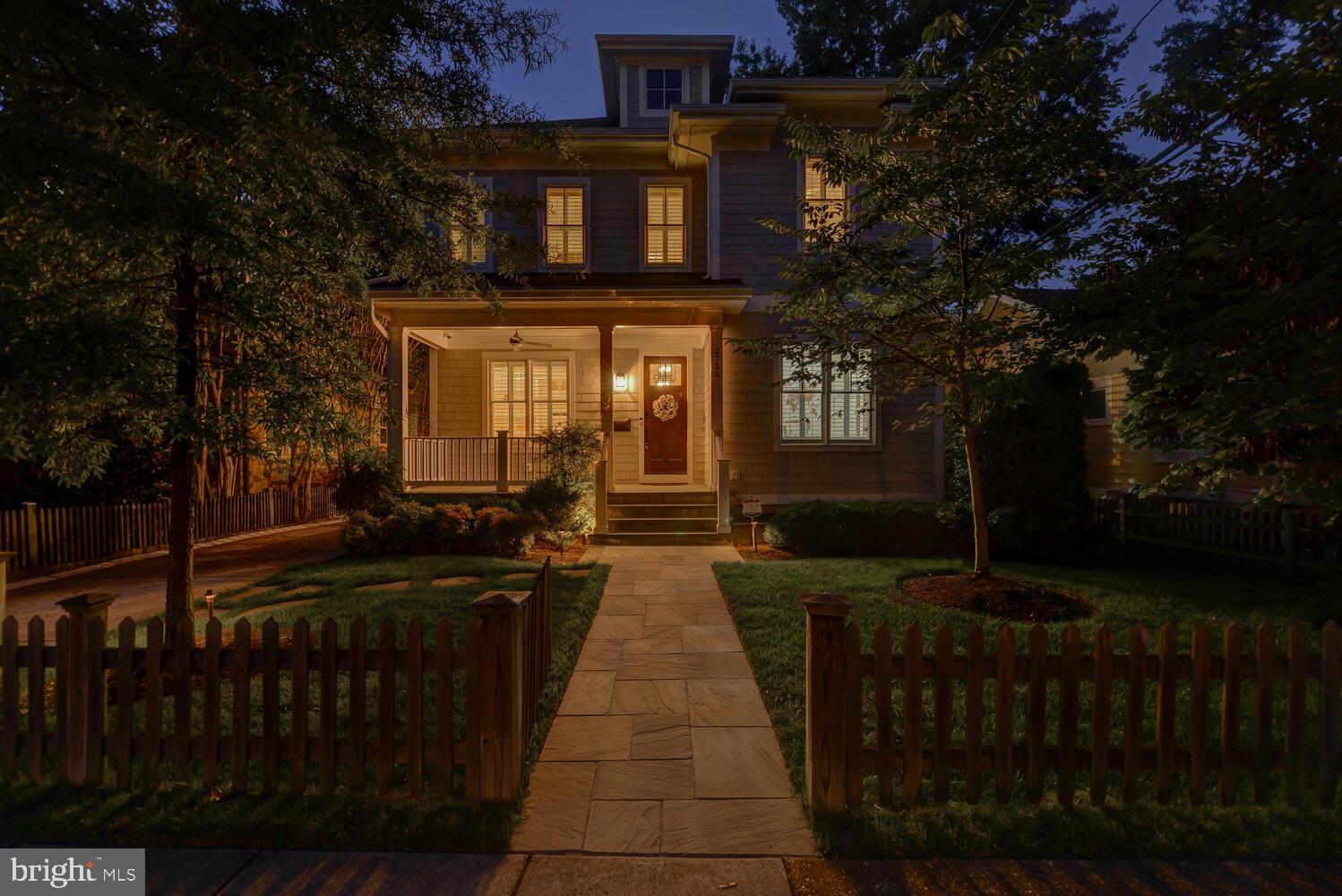 LYON VILLAGE - Residential