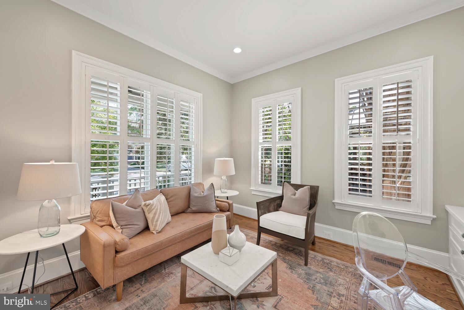 LYON VILLAGE - Residential