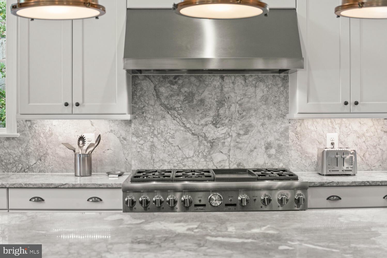 LYON VILLAGE - Residential