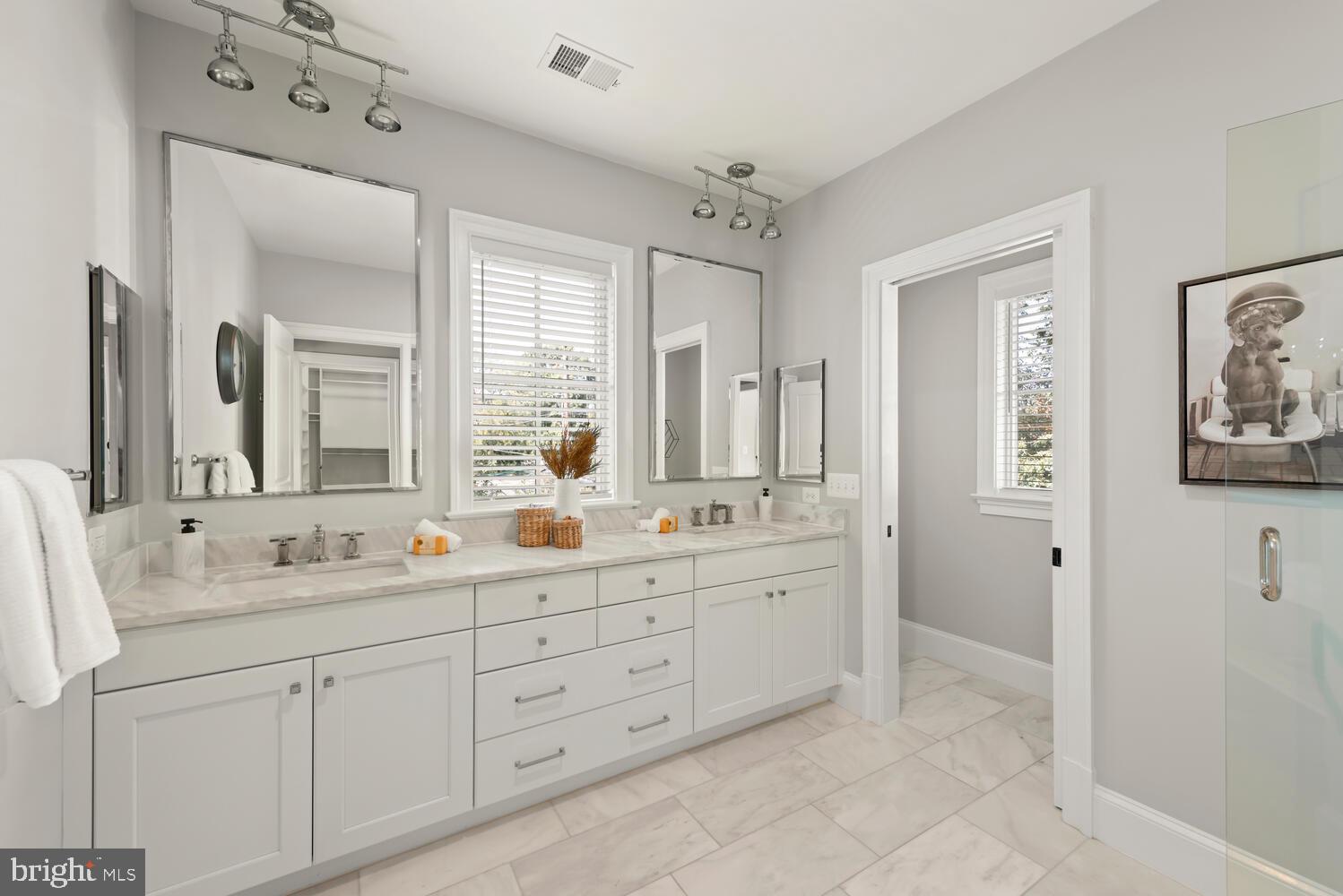 LYON VILLAGE - Residential