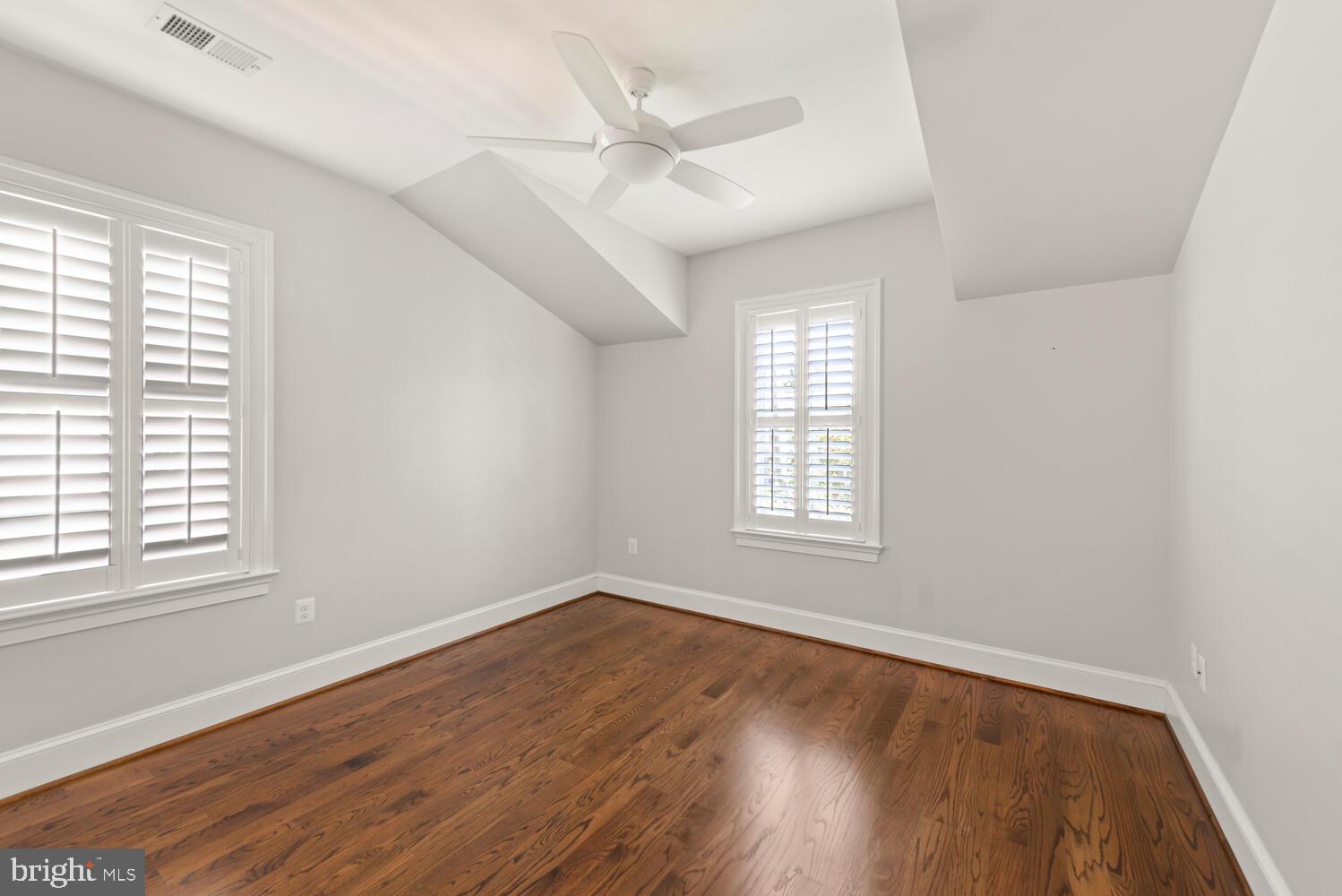 LYON VILLAGE - Residential