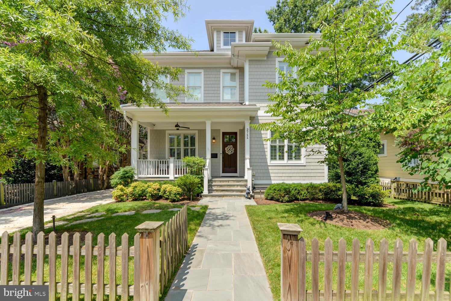 LYON VILLAGE - Residential