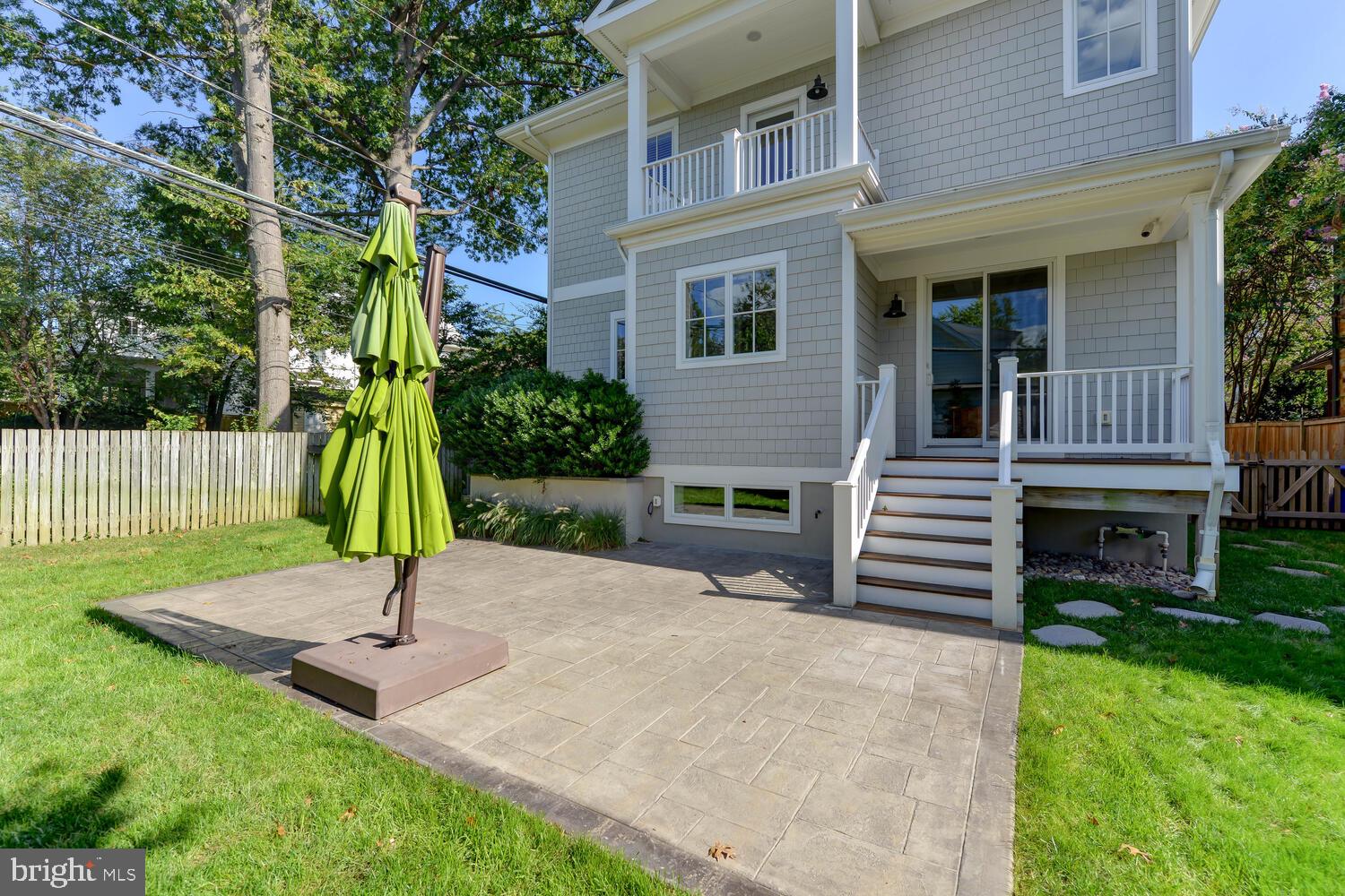 LYON VILLAGE - Residential